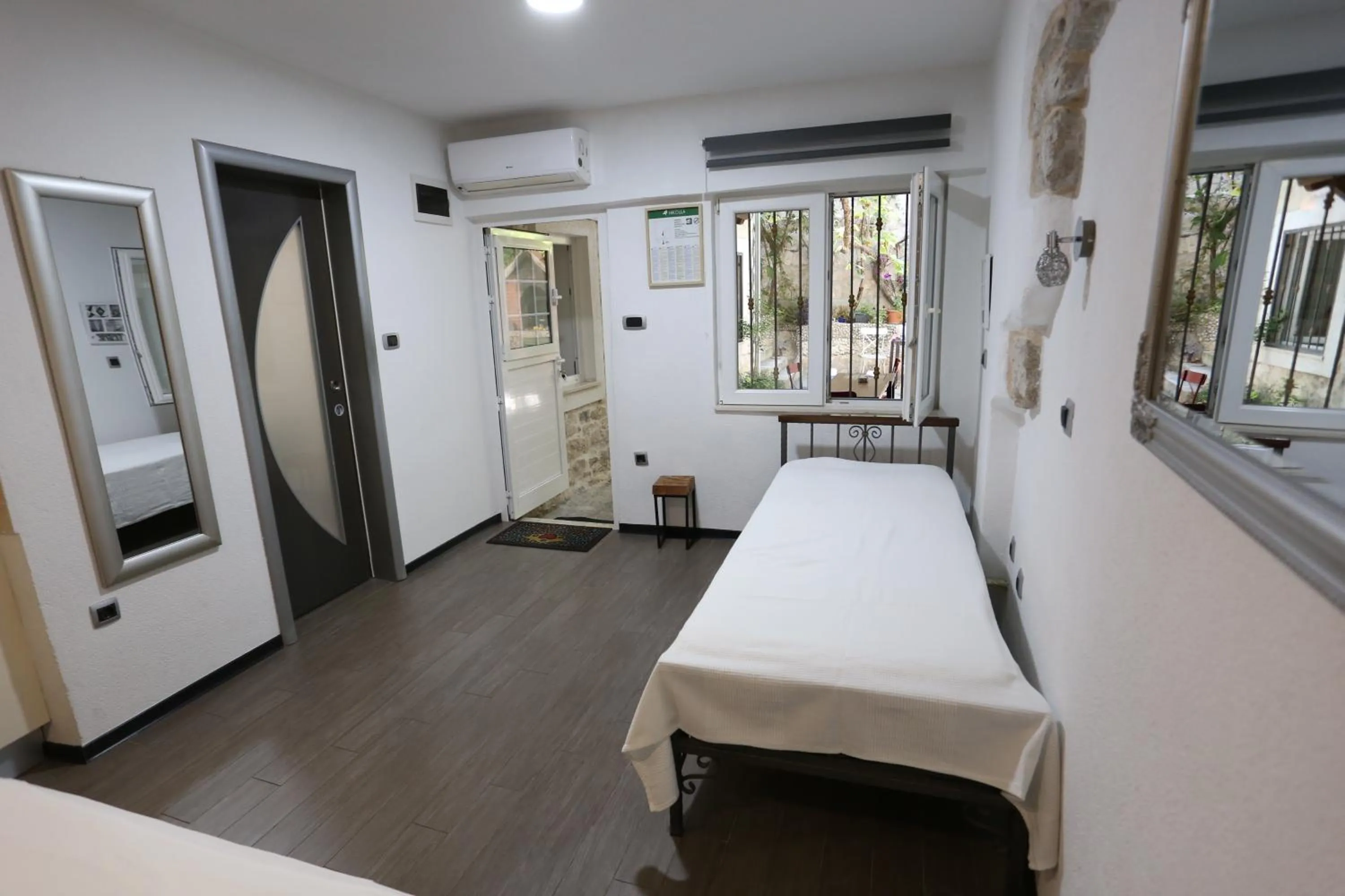 Bed in Apartments Nikolla