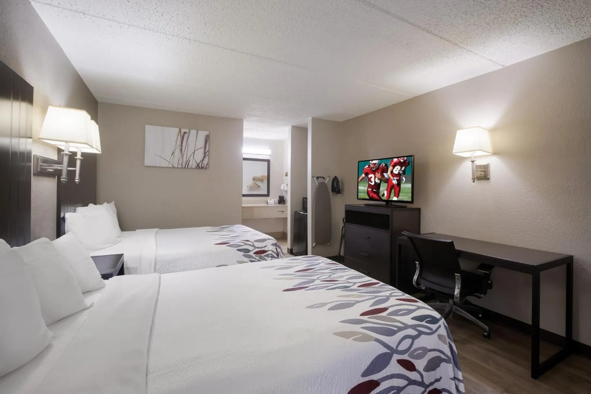 Bedroom, Bed in Red Roof Inn Atlanta Airport NE Conley