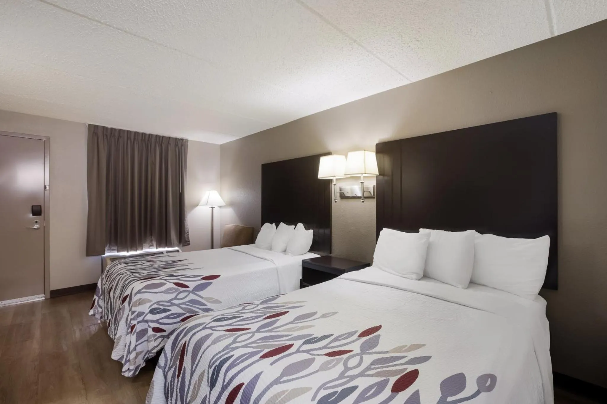 Bedroom, Bed in Red Roof Inn Atlanta Airport NE Conley