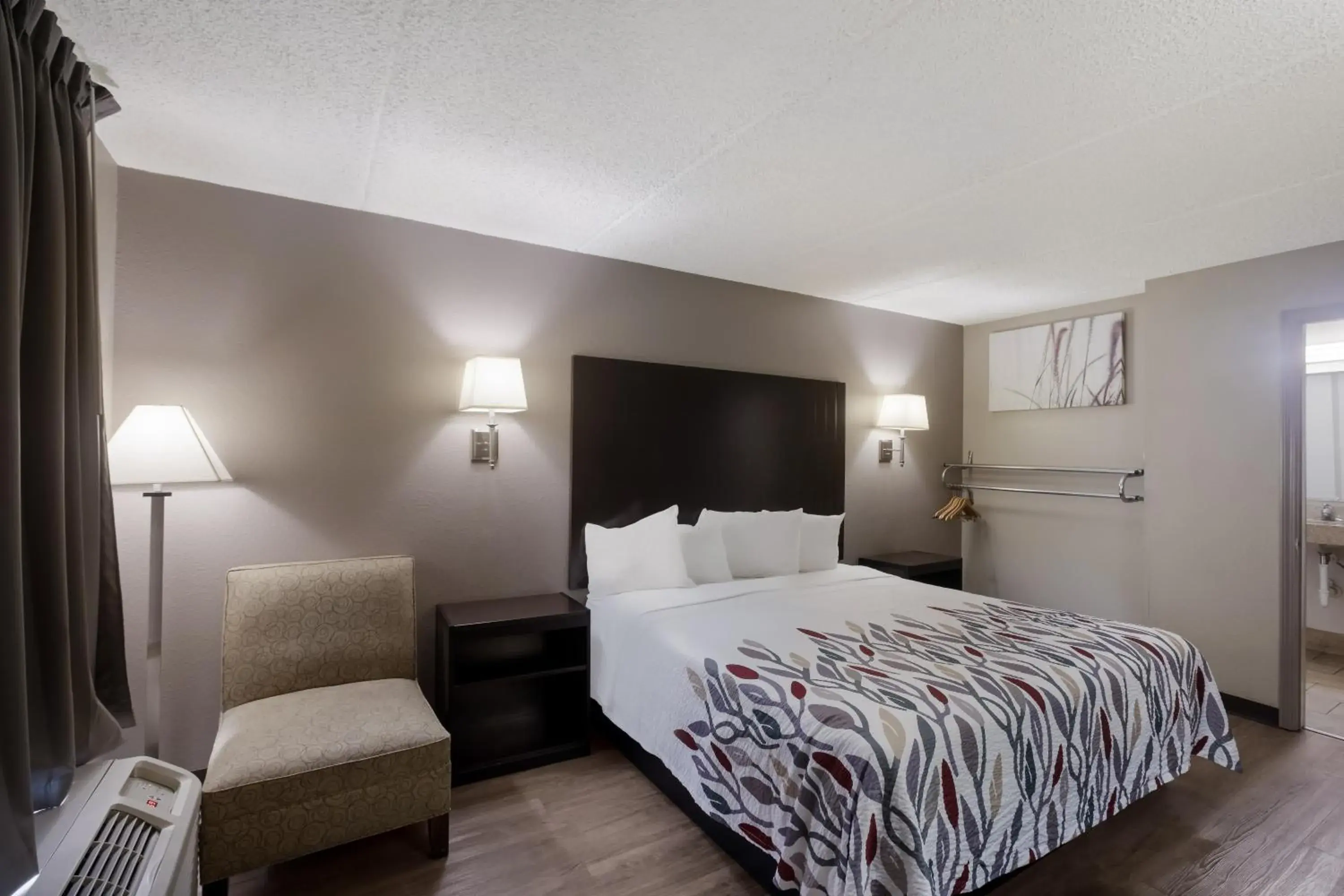 Deluxe King Room Disability Acccess Non-Smoking in Red Roof Inn Atlanta Airport NE Conley Deluxe King Room Disability Acccess Non-Smoking in Red Roof Inn Atlanta Airport NE Conley