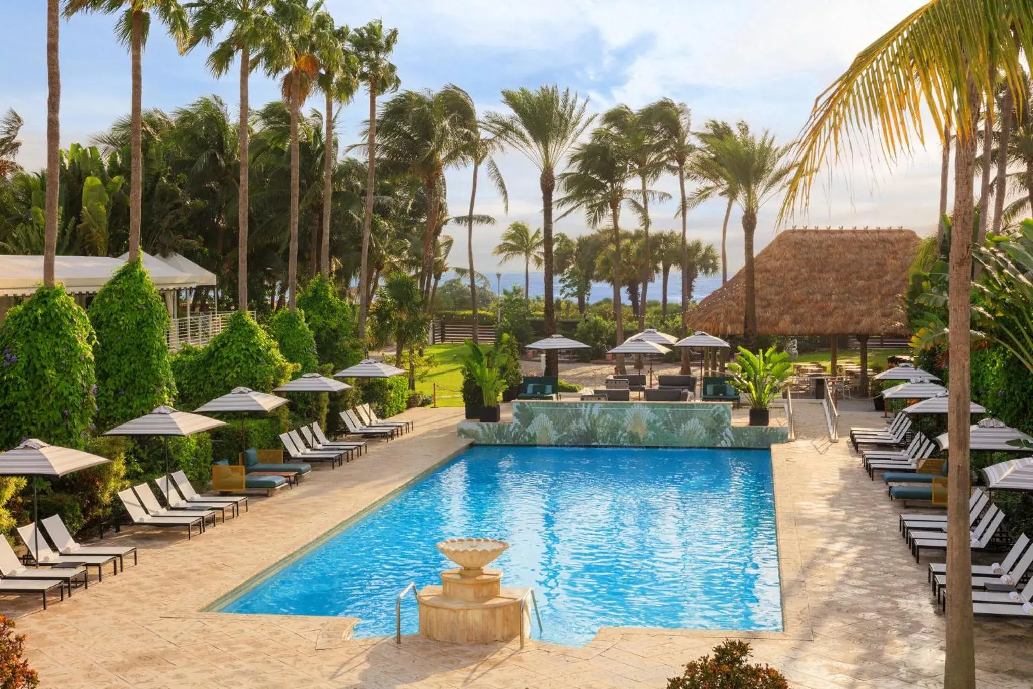 Property building in Kimpton Surfcomber Hotel by IHG Property building in Kimpton Surfcomber Hotel by IHG