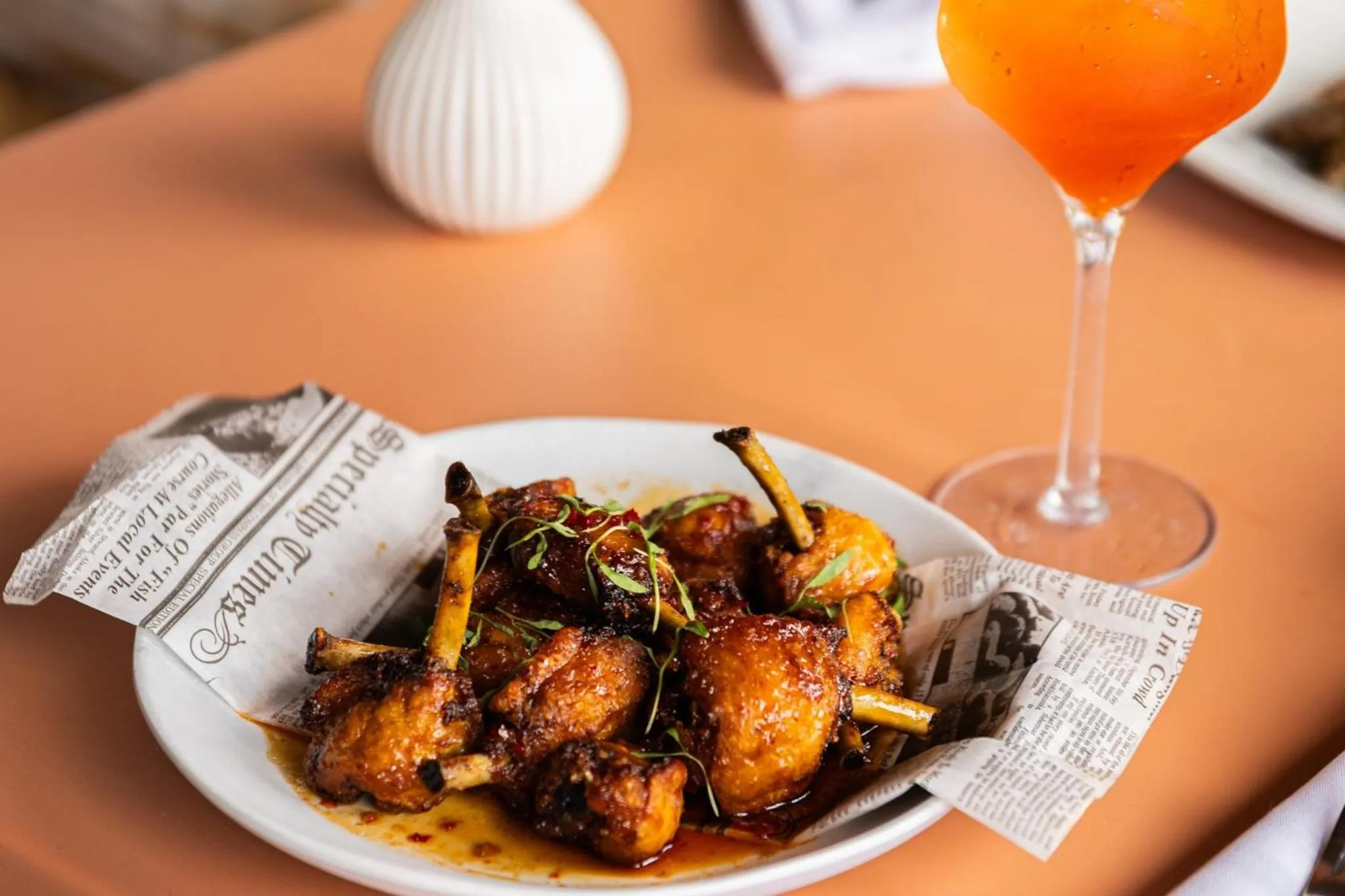 Restaurant/places to eat in Kimpton Surfcomber Hotel by IHG