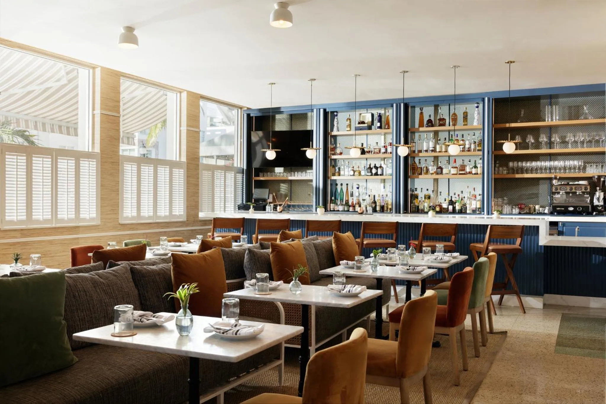 Restaurant/places to eat in Kimpton Surfcomber Hotel by IHG