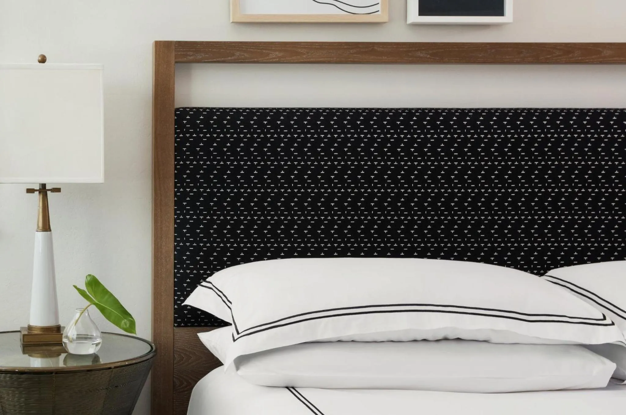 Photo of the whole room, Bed in Kimpton Surfcomber Hotel by IHG