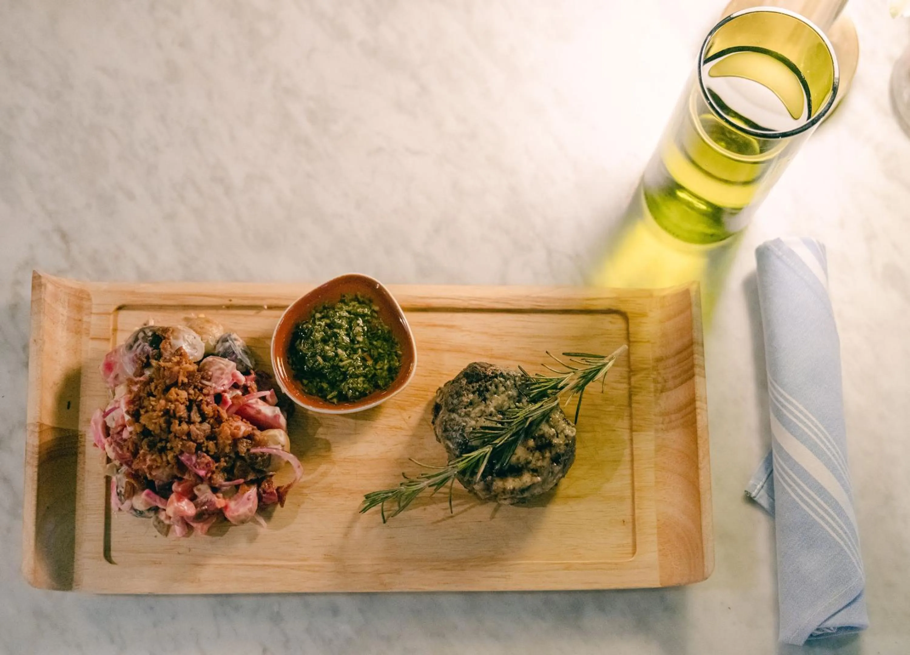 Restaurant/places to eat in Kimpton Surfcomber Hotel by IHG