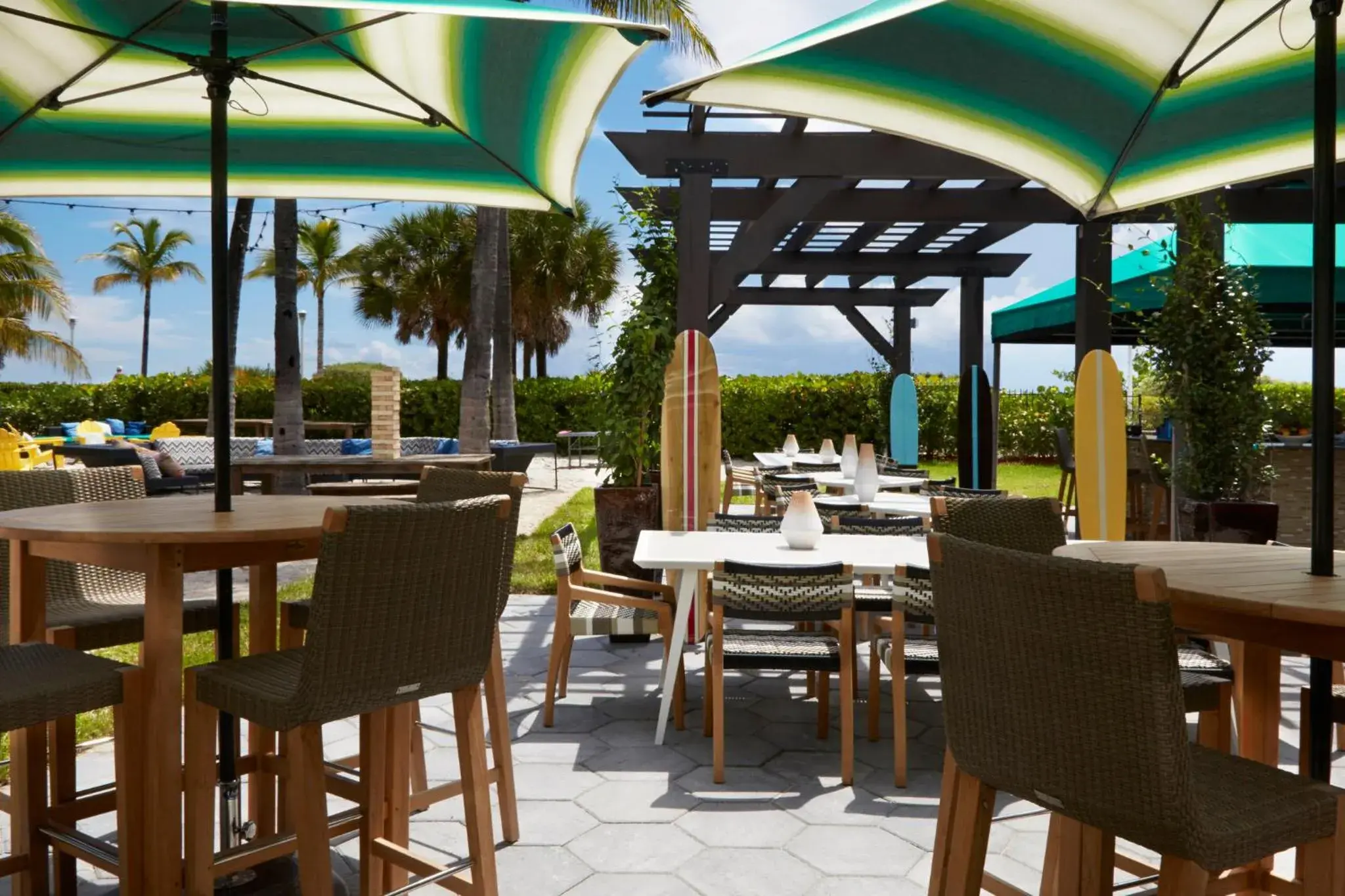 Restaurant/places to eat in Kimpton Surfcomber Hotel by IHG Restaurant/places to eat in Kimpton Surfcomber Hotel by IHG