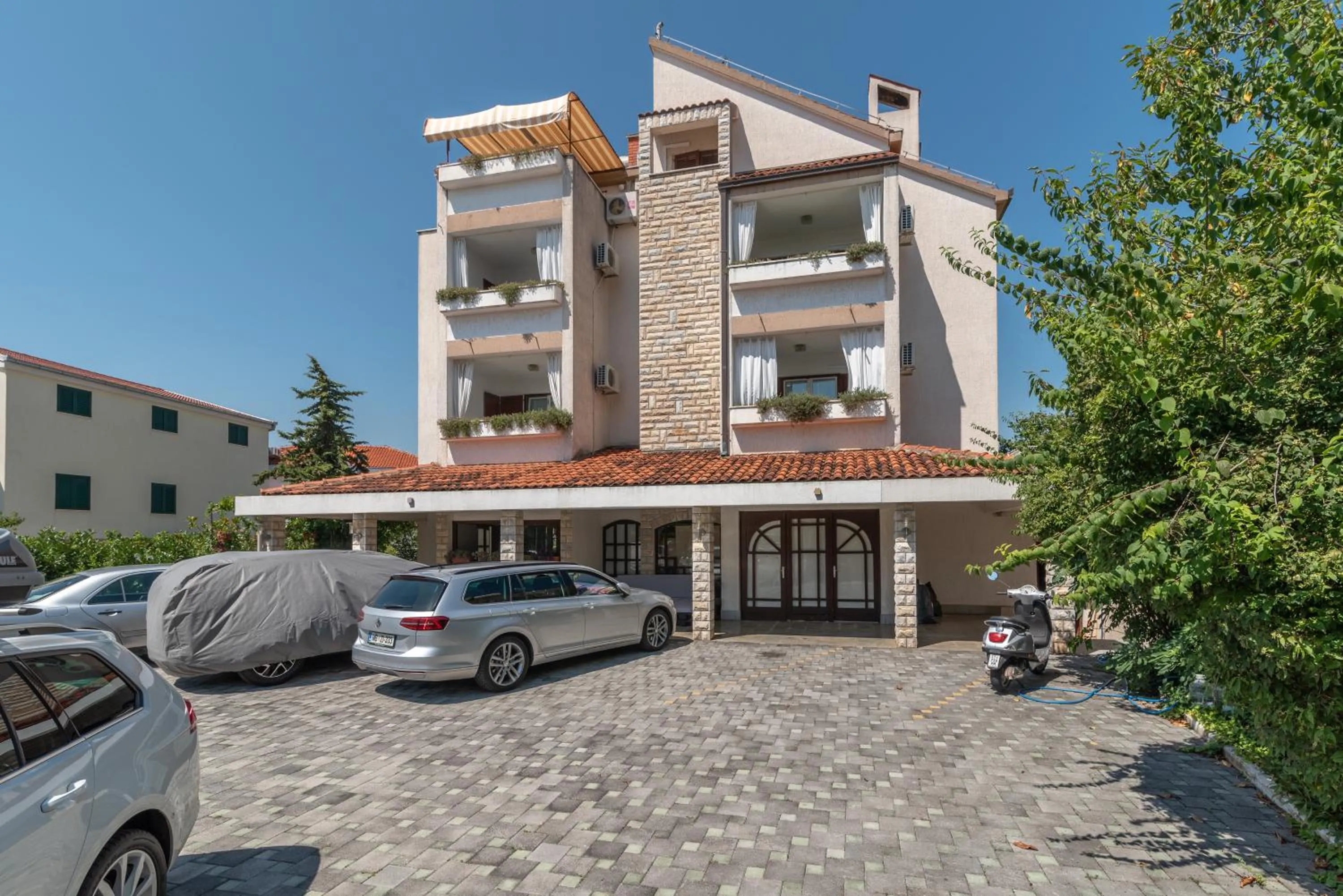 Property building in Apartments Vojin