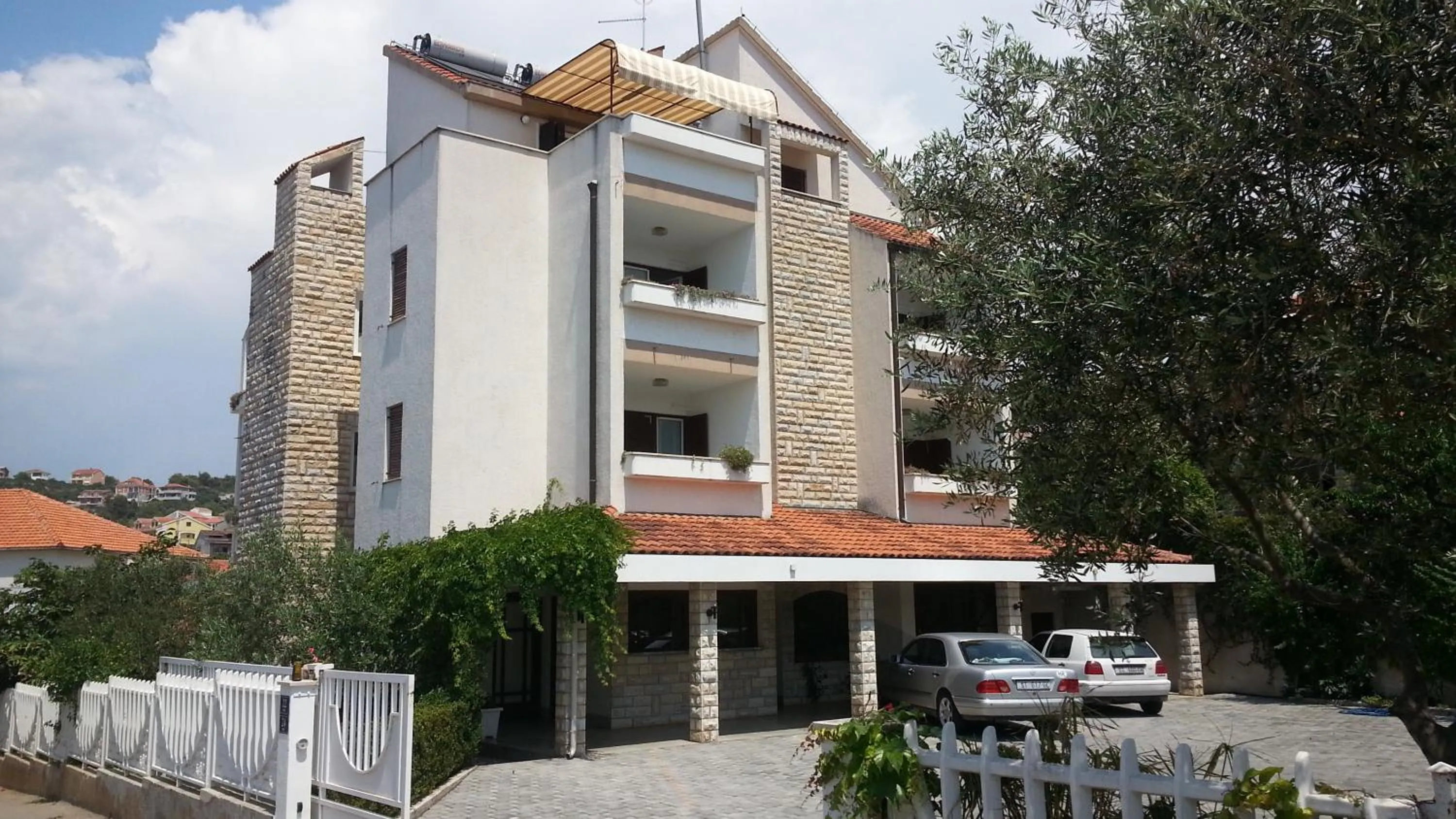 Facade/entrance in Apartments Vojin