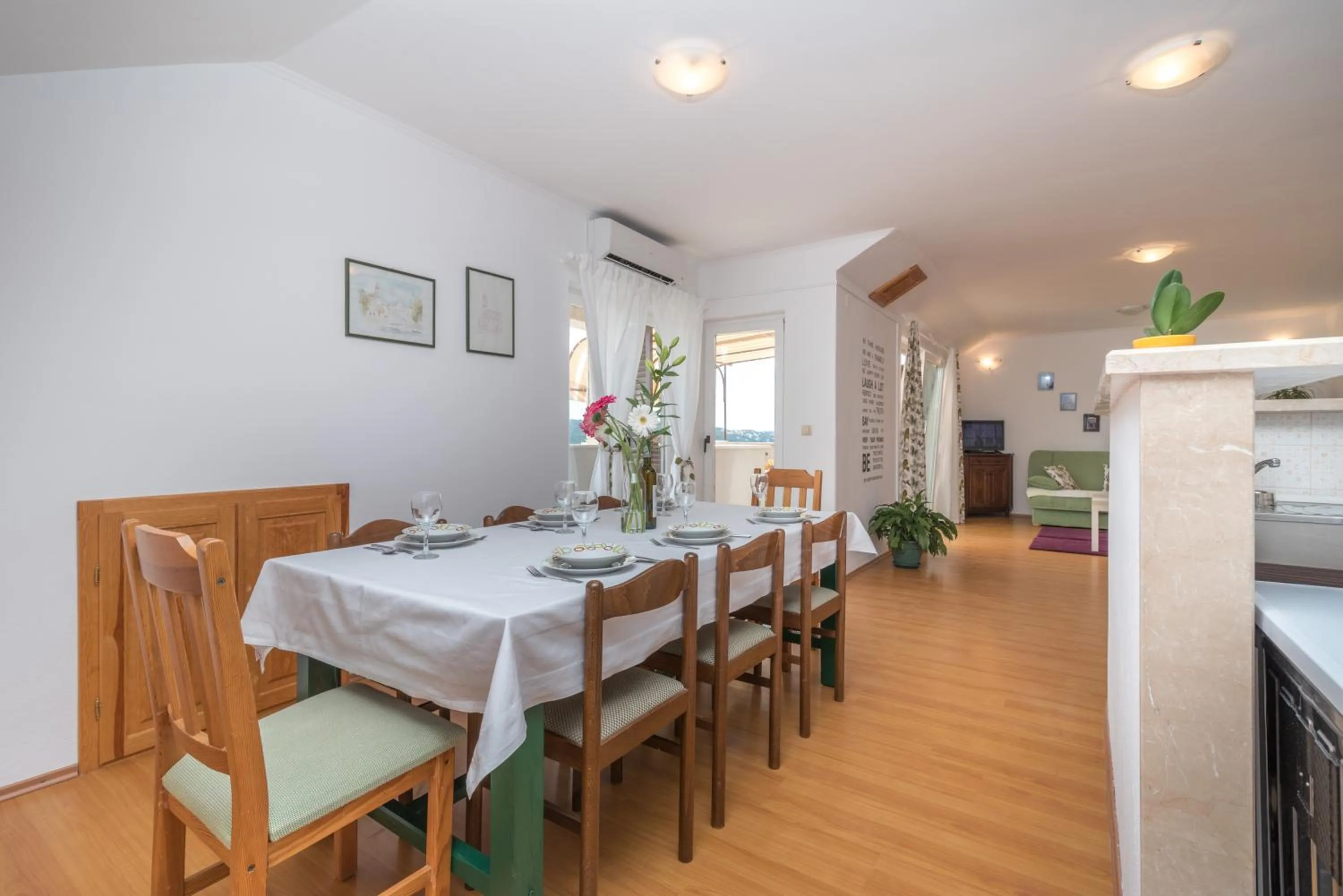Dining area in Apartments Vojin