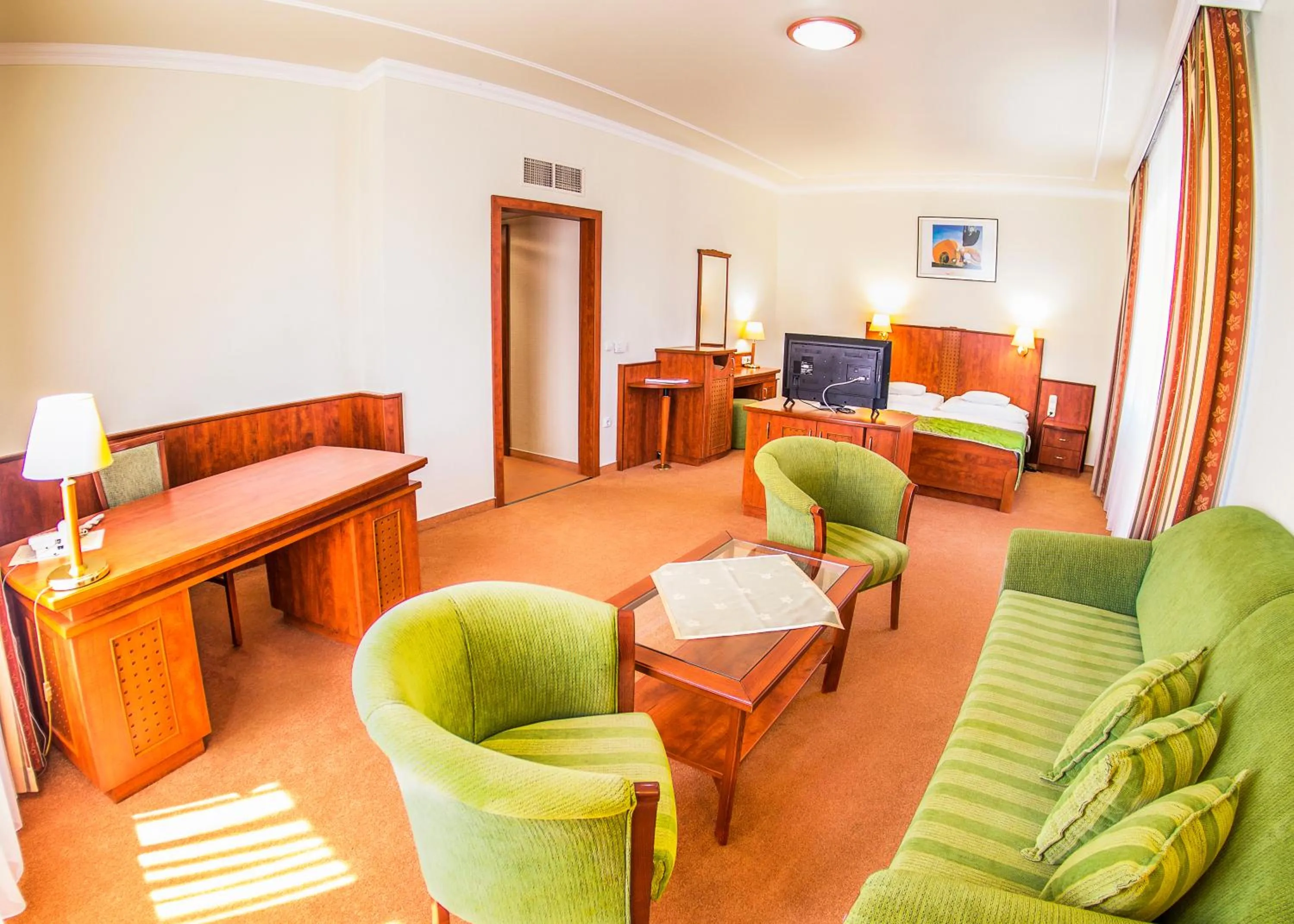 Living room, Bed in Hotel Silver