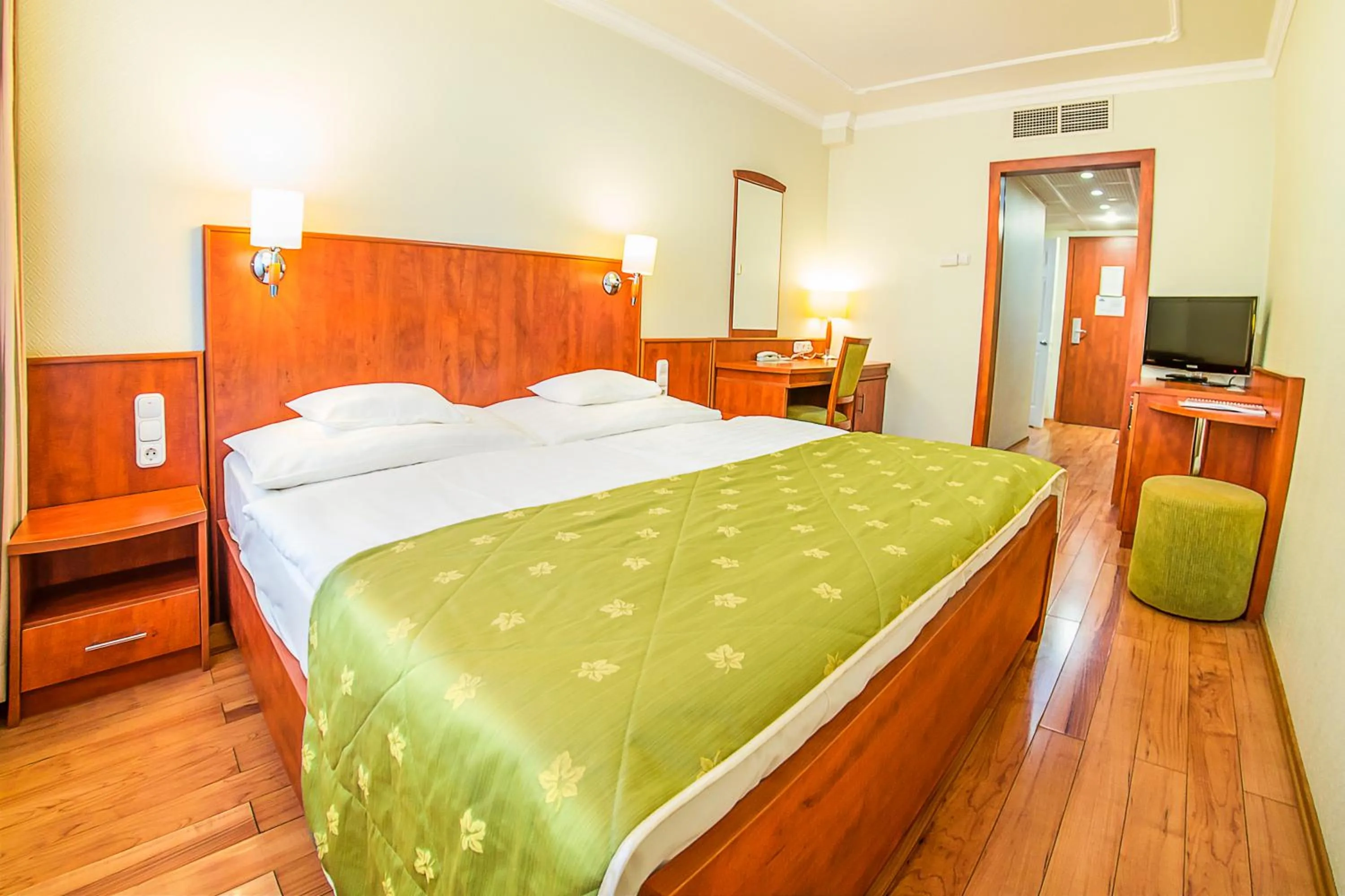 Bedroom, Bed in Hotel Silver