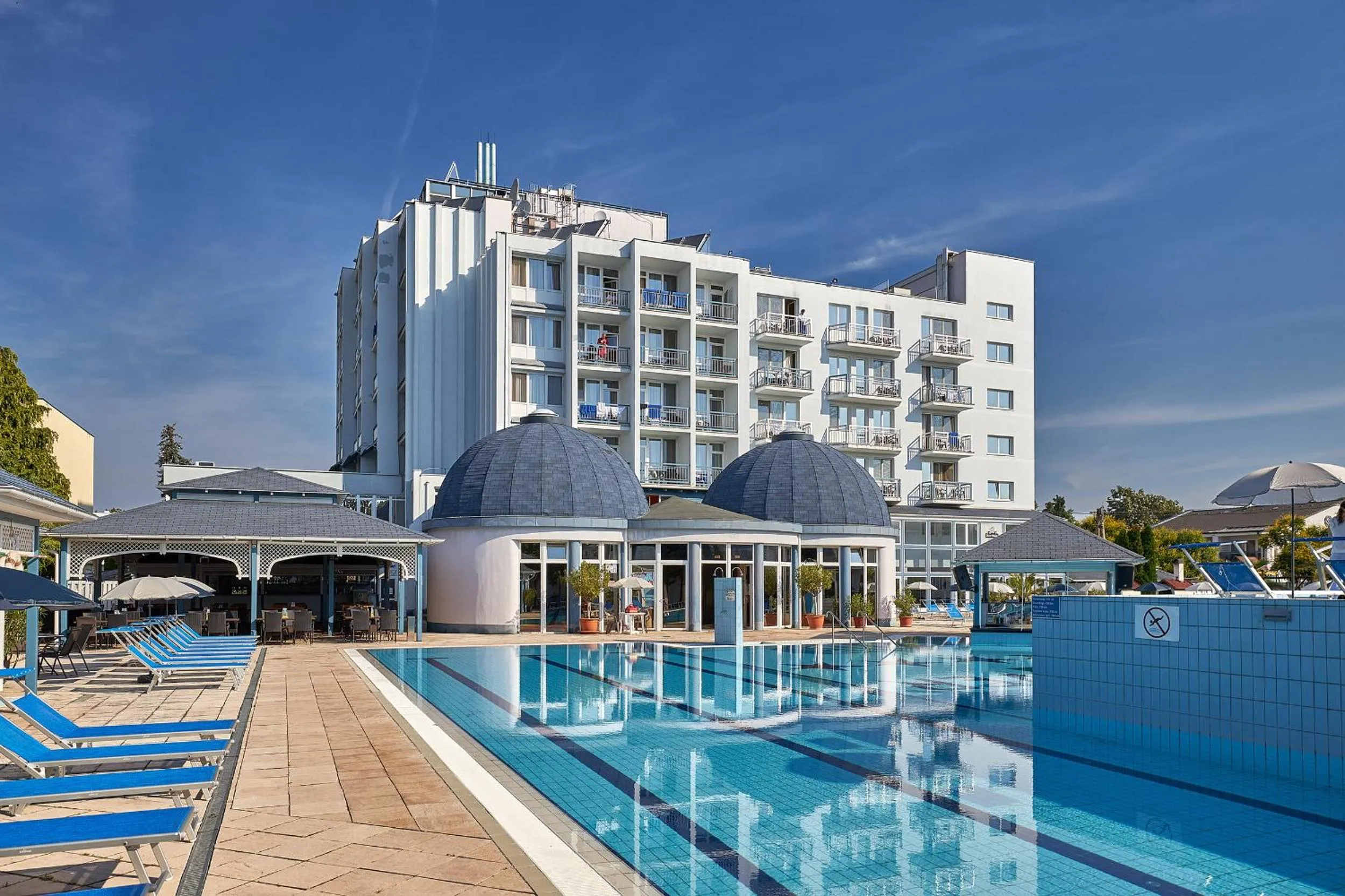 Property building in Hotel Silver