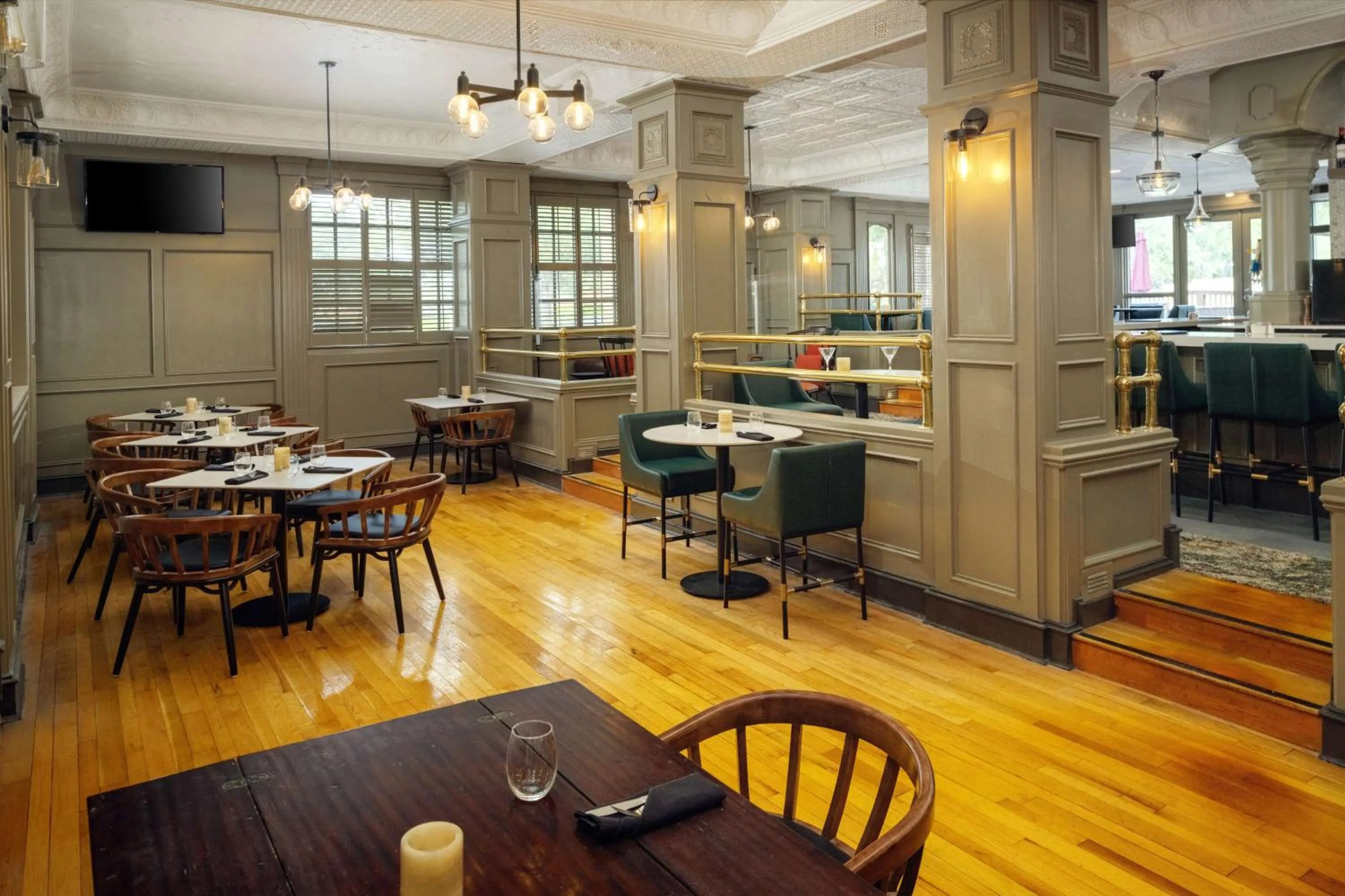 Restaurant/places to eat in Embassy Suites by Hilton Orlando North