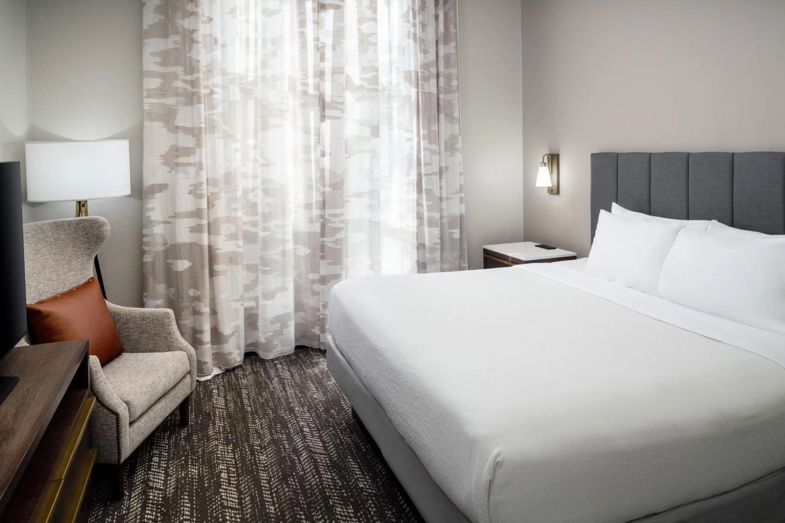 Bedroom, Bed in Embassy Suites by Hilton Orlando North