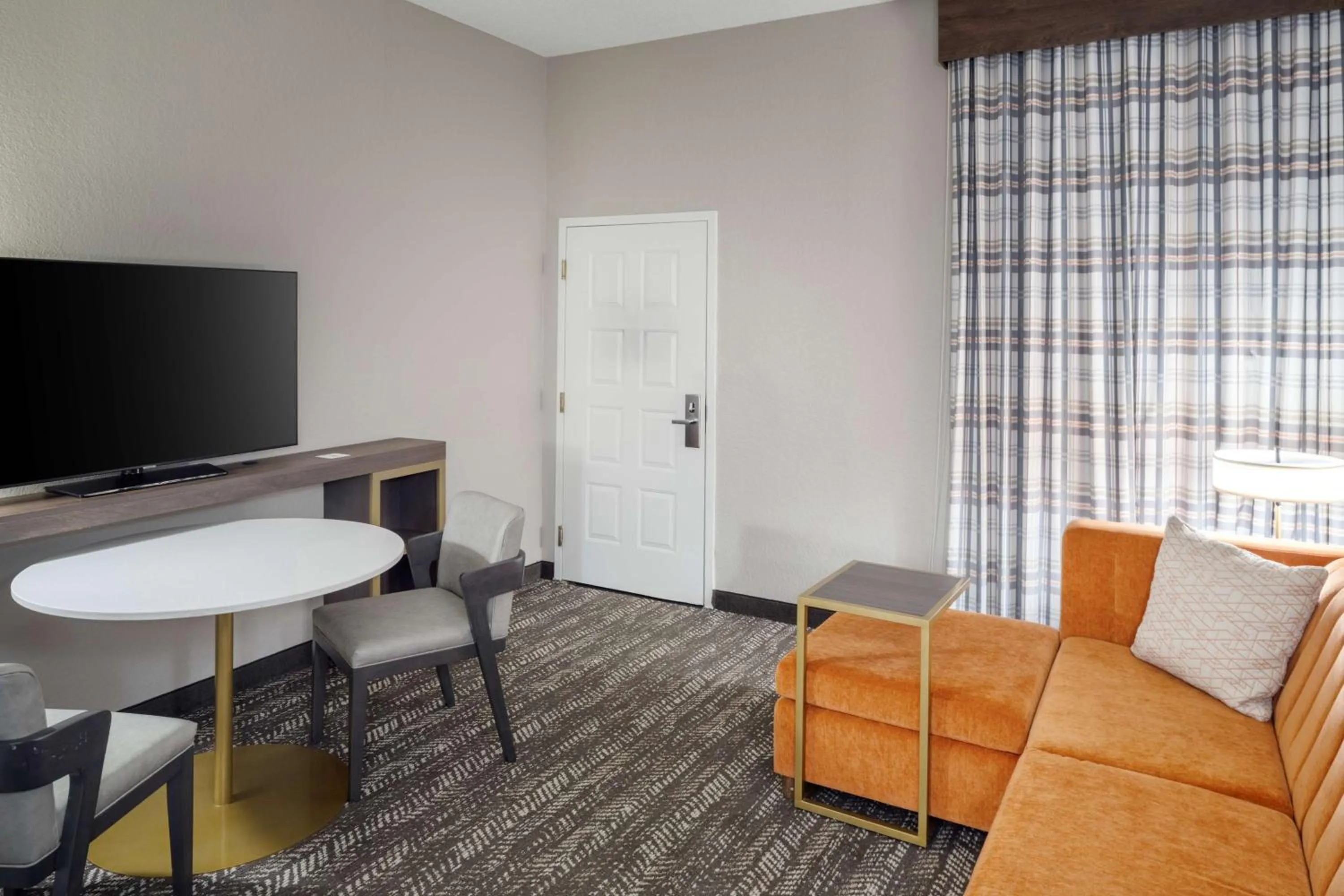 Living room in Embassy Suites by Hilton Orlando North