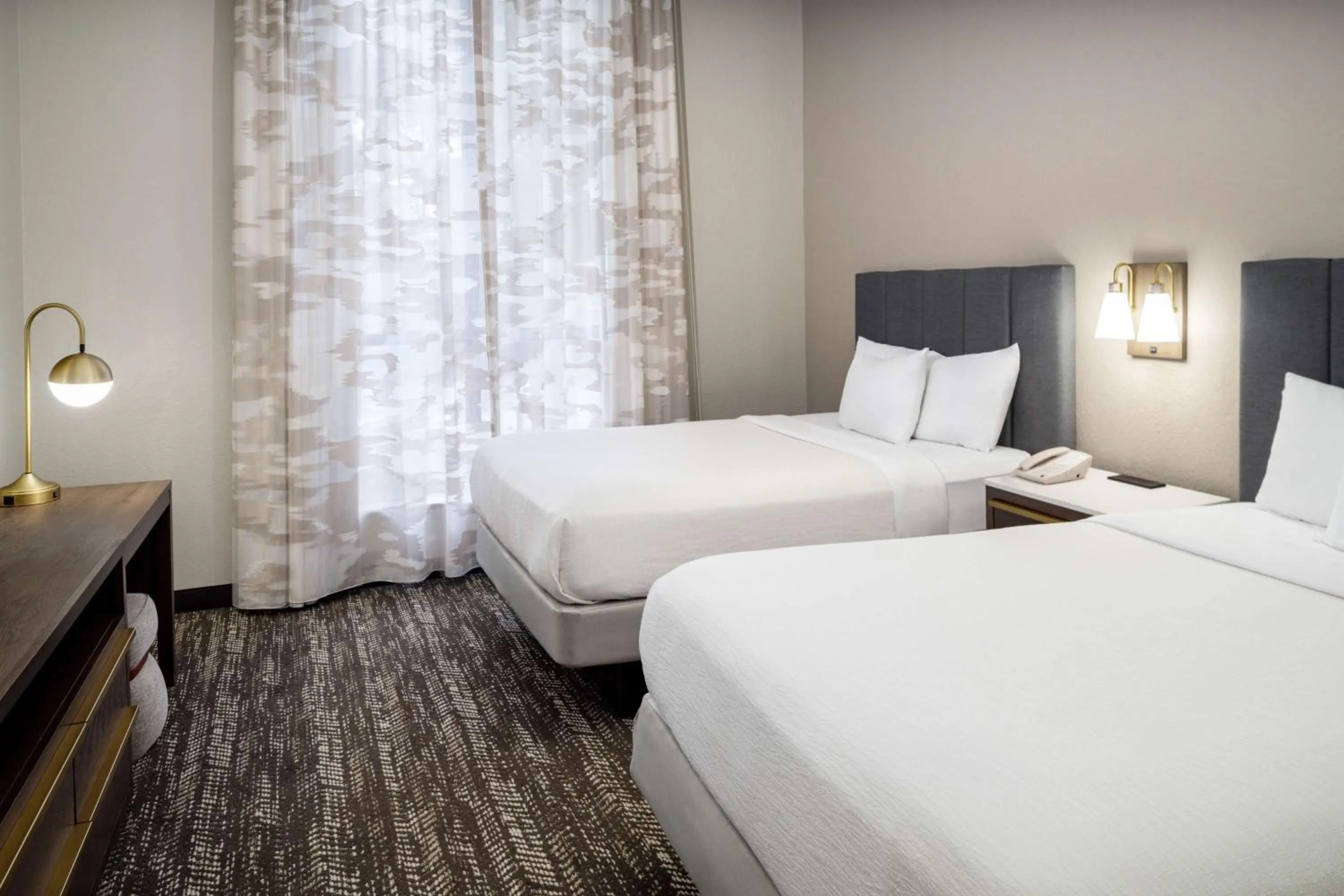 Bed in Embassy Suites by Hilton Orlando North