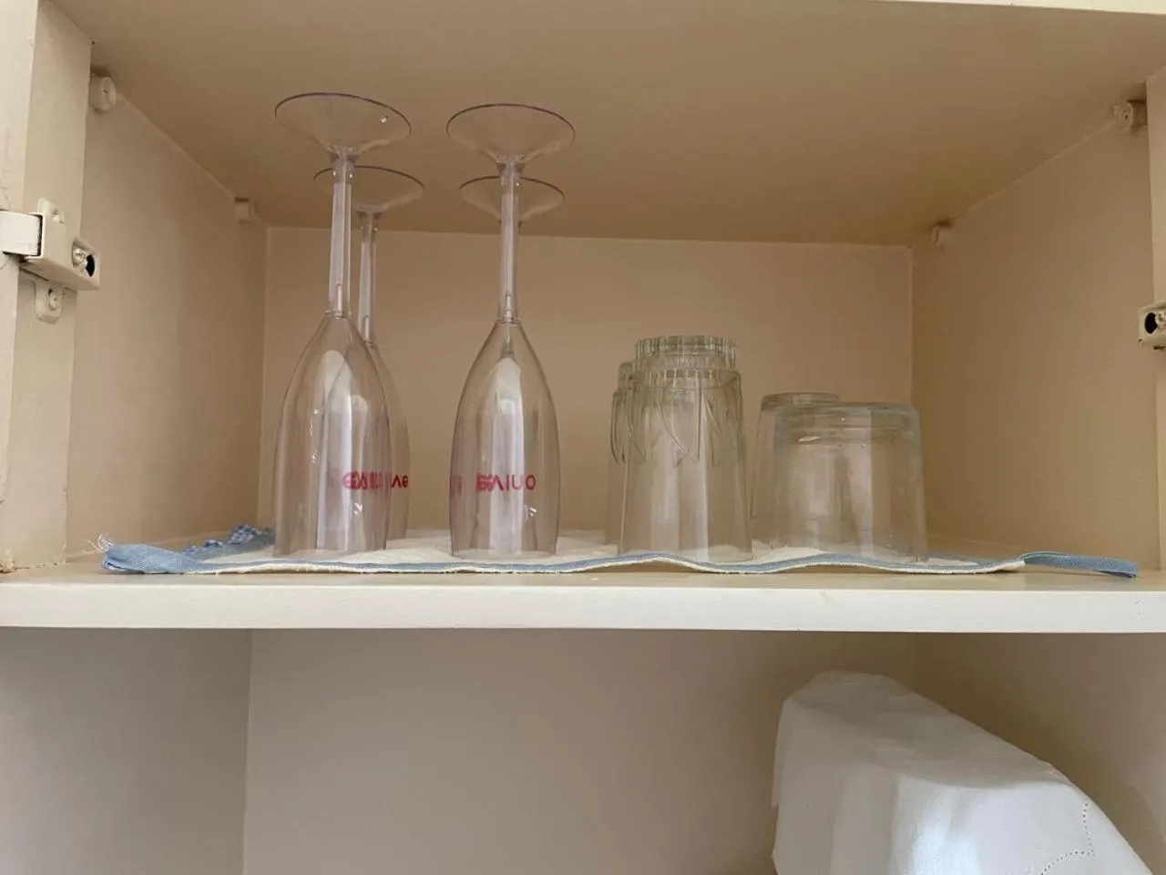 wardrobe in CONDOMÍNIO IMPERIAL, PRAIA DO FRANCÊS