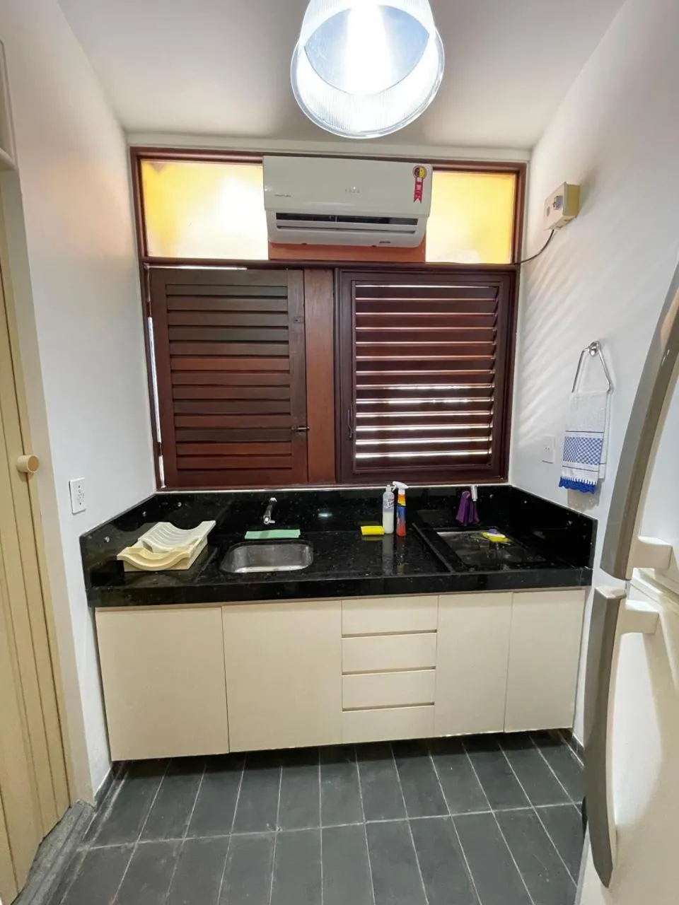 Kitchen or kitchenette in CONDOMÍNIO IMPERIAL, PRAIA DO FRANCÊS