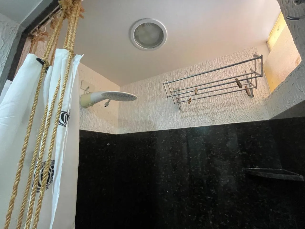 Shower in CONDOMÍNIO IMPERIAL, PRAIA DO FRANCÊS
