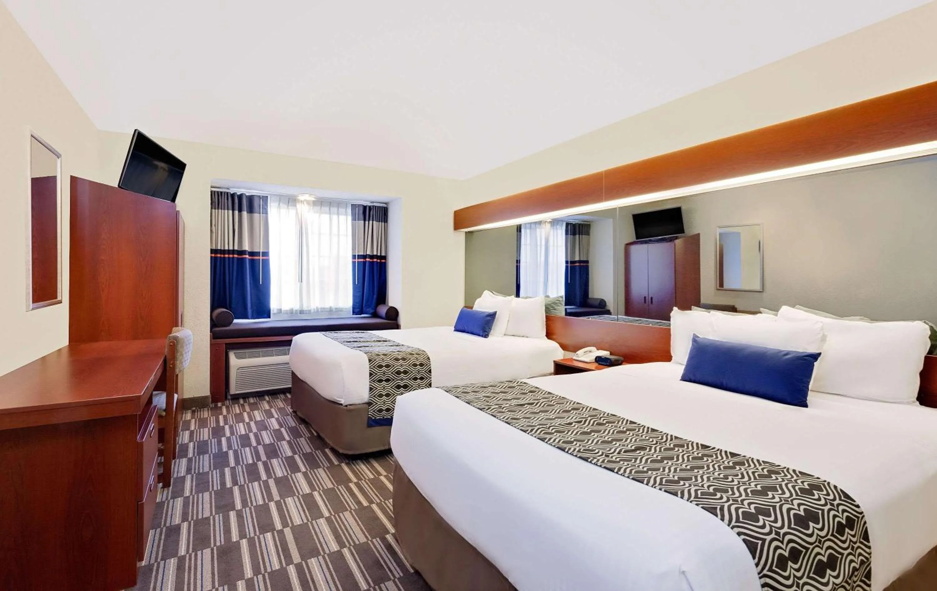 Photo of the whole room, Bed in Microtel Inn & Suites by Wyndham Middletown