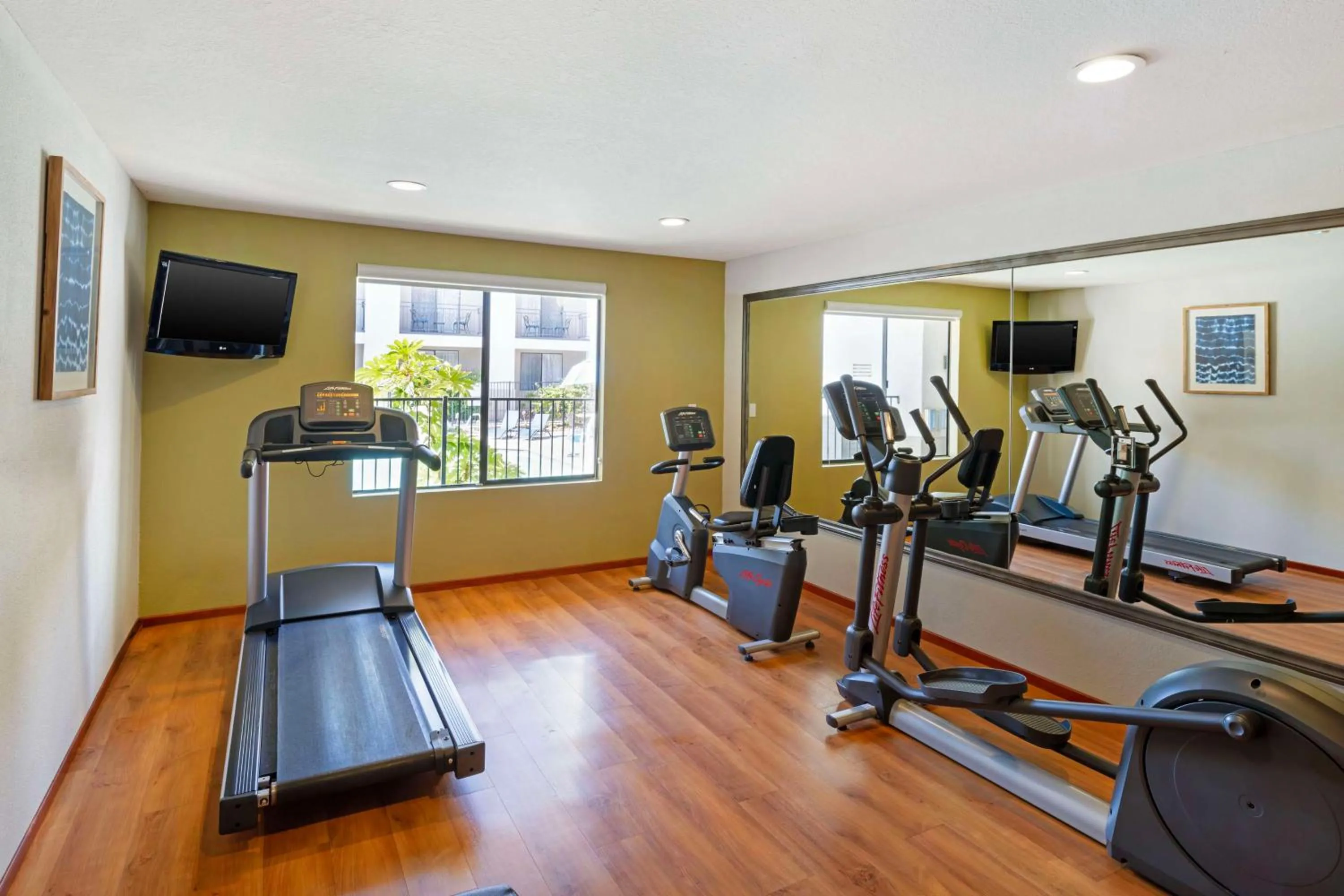 Fitness centre/facilities in Best Western Posada Royale Hotel & Suites