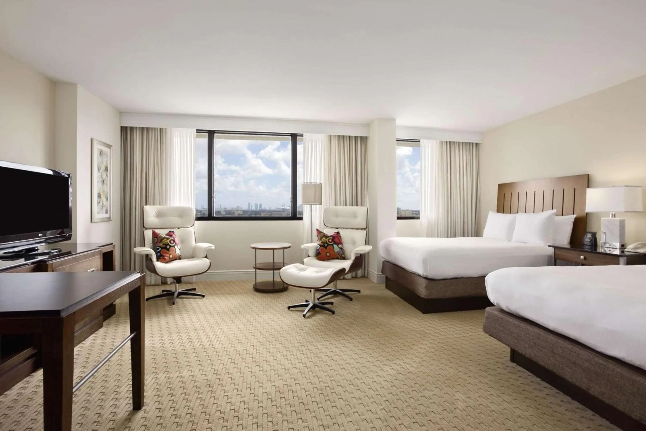 Bed in Hilton Miami Airport Blue Lagoon