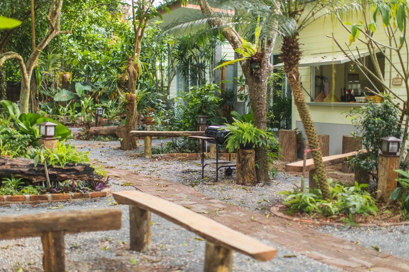 Garden in P's cottage บ้านพักในสวนสวย