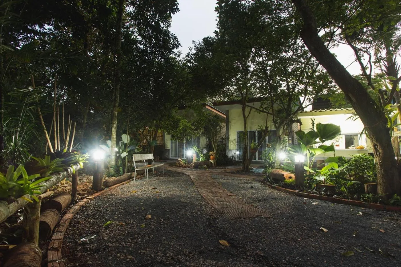 Property building in P's cottage บ้านพักในสวนสวย