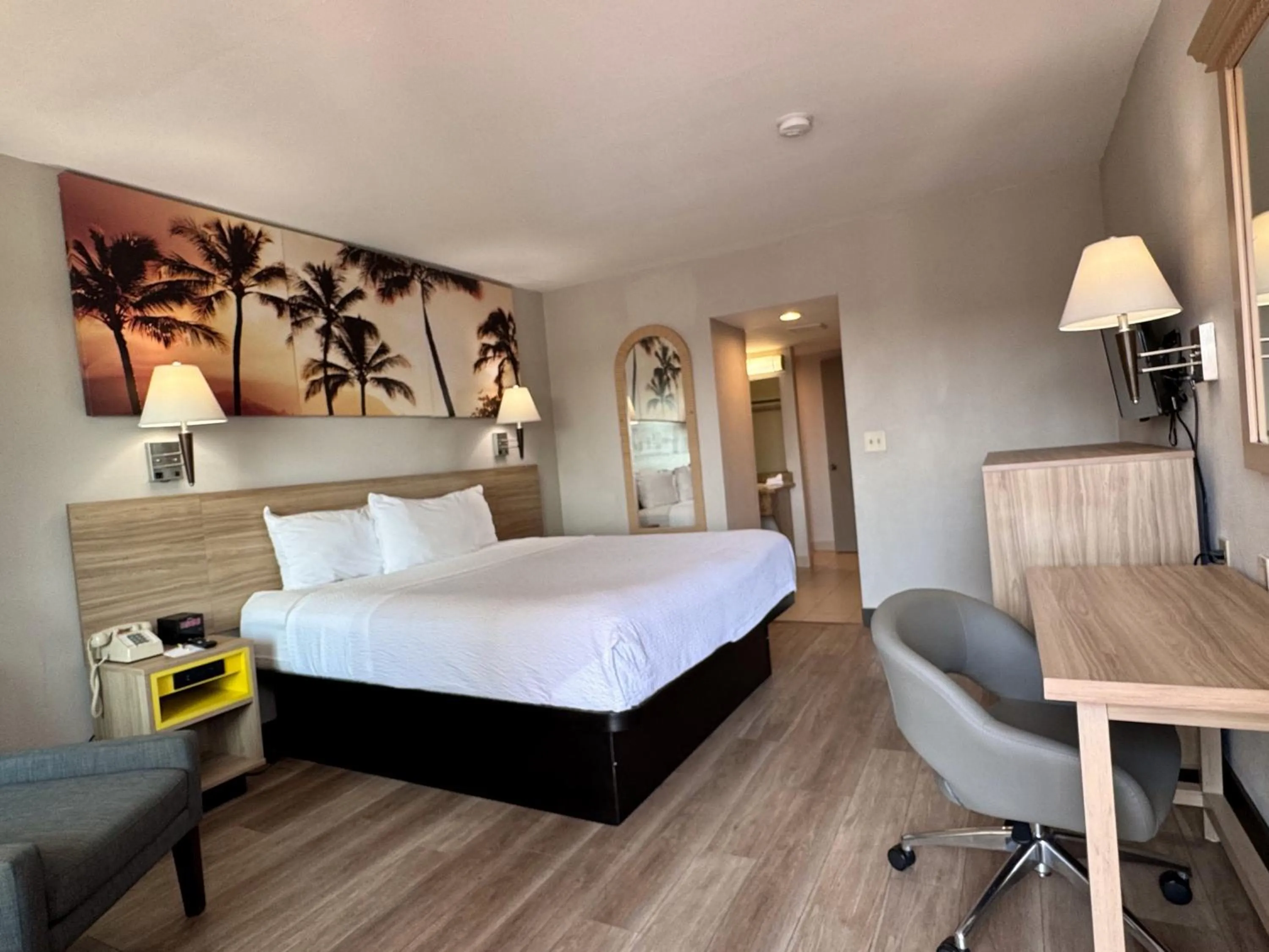 Bed in Days Inn by Wyndham Anaheim Near the Park