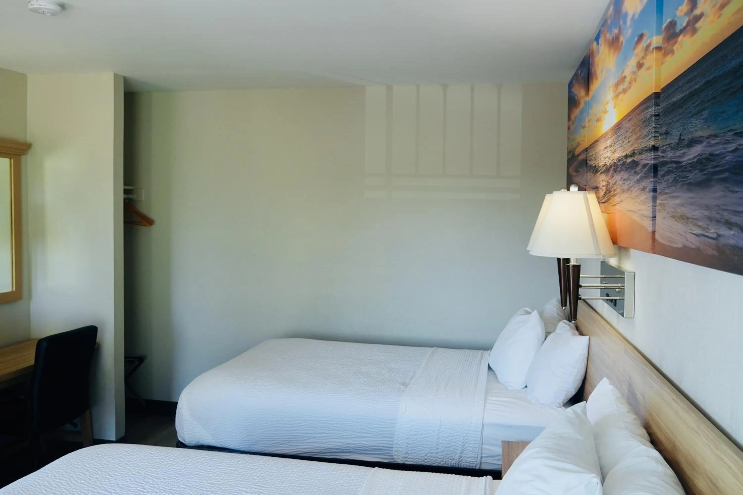 Bed in Days Inn by Wyndham Anaheim Near the Park