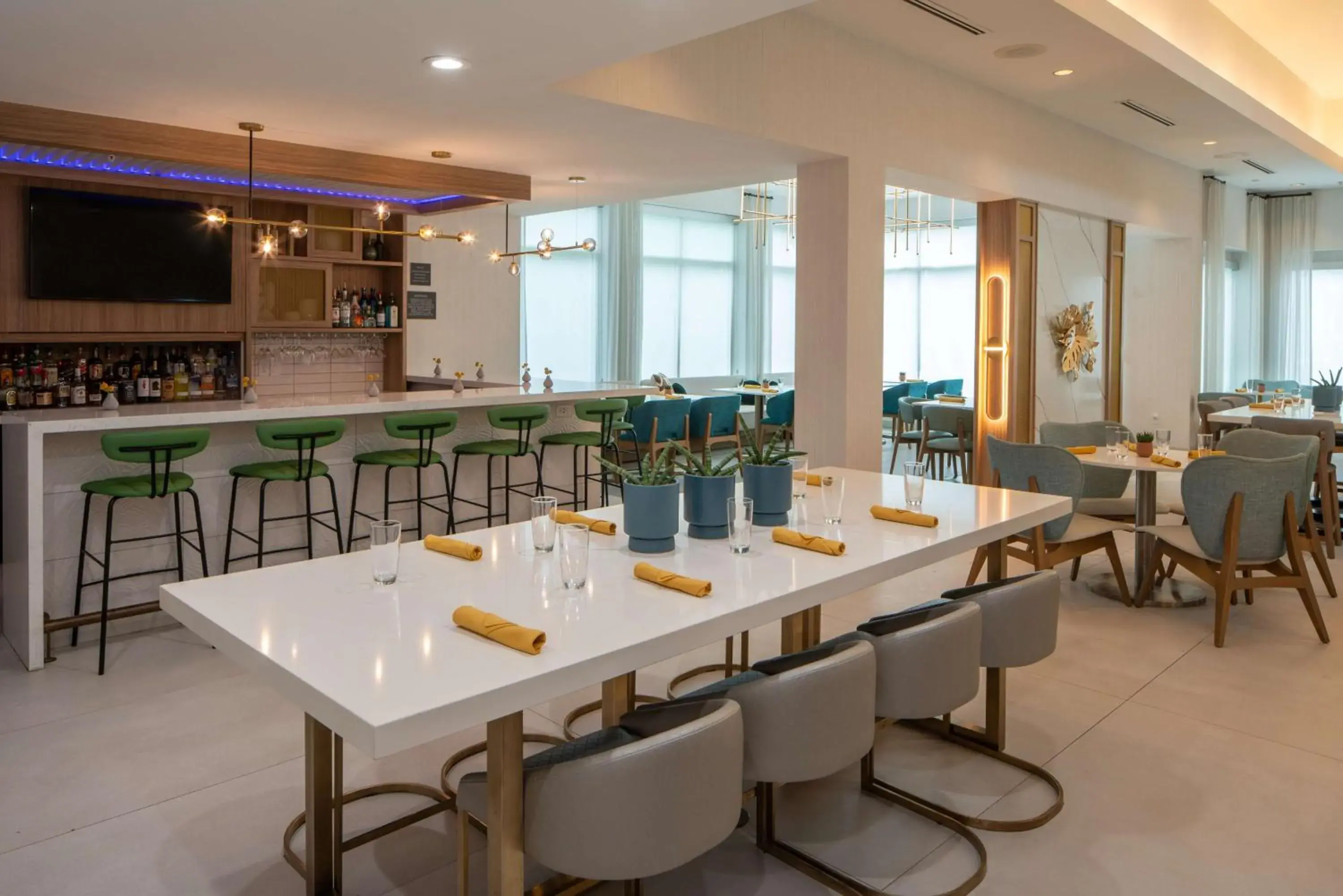 Restaurant/places to eat in Hilton Garden Inn Orlando Airport Restaurant/places to eat in Hilton Garden Inn Orlando Airport