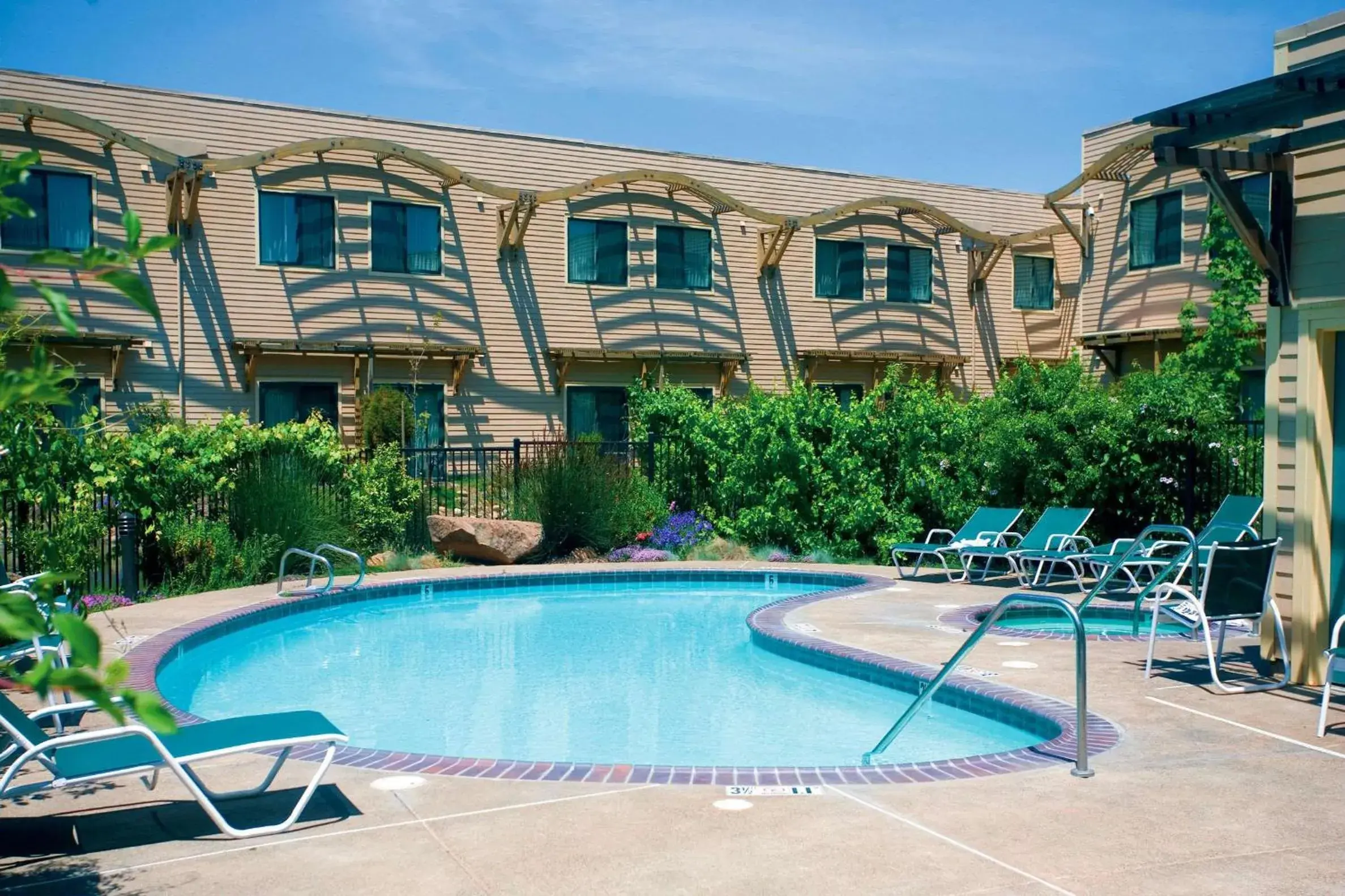 Pool view in DoubleTree by Hilton Napa Valley - American Canyon Pool view in DoubleTree by Hilton Napa Valley - American Canyon