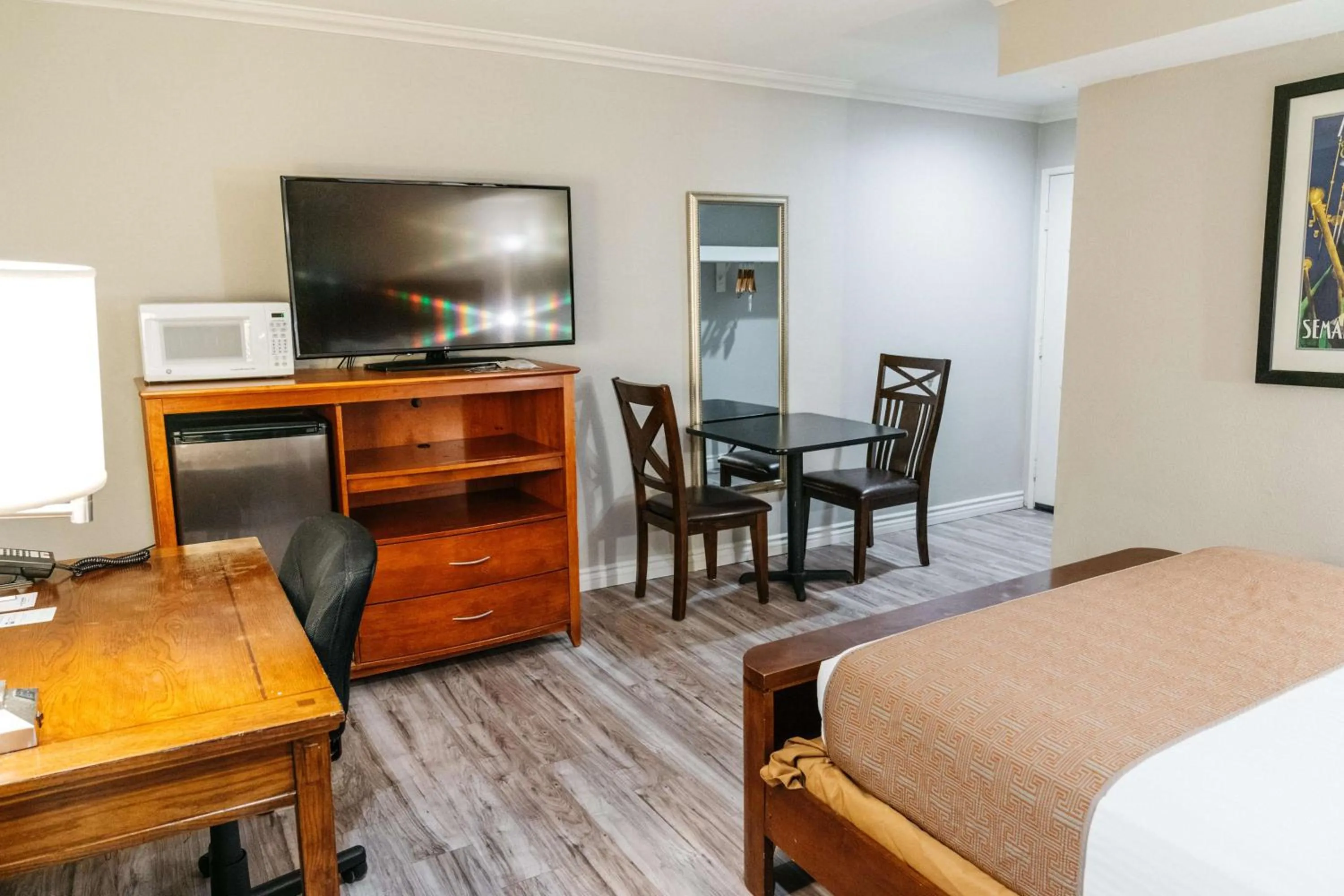 Photo of the whole room, Bed in Best Western Palm Garden Inn