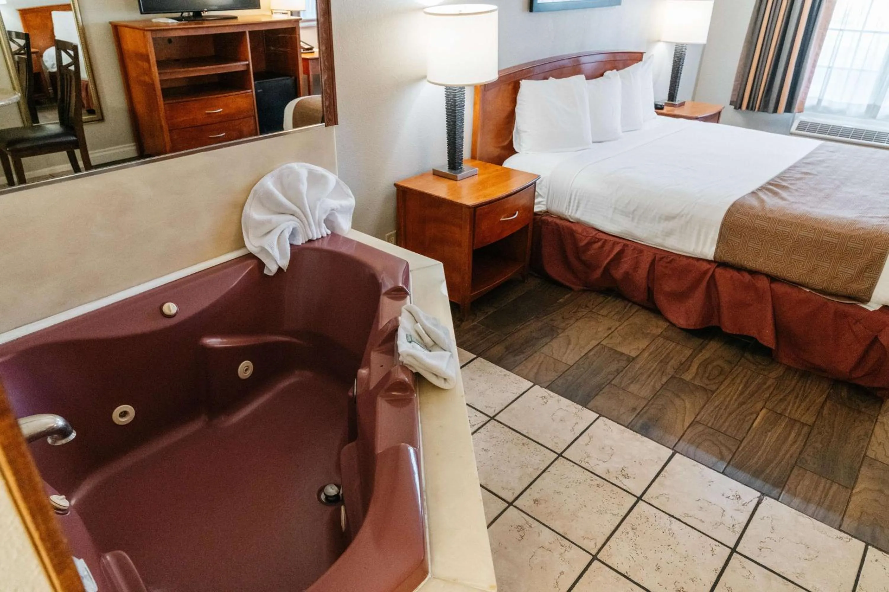 Photo of the whole room, Bed in Best Western Palm Garden Inn