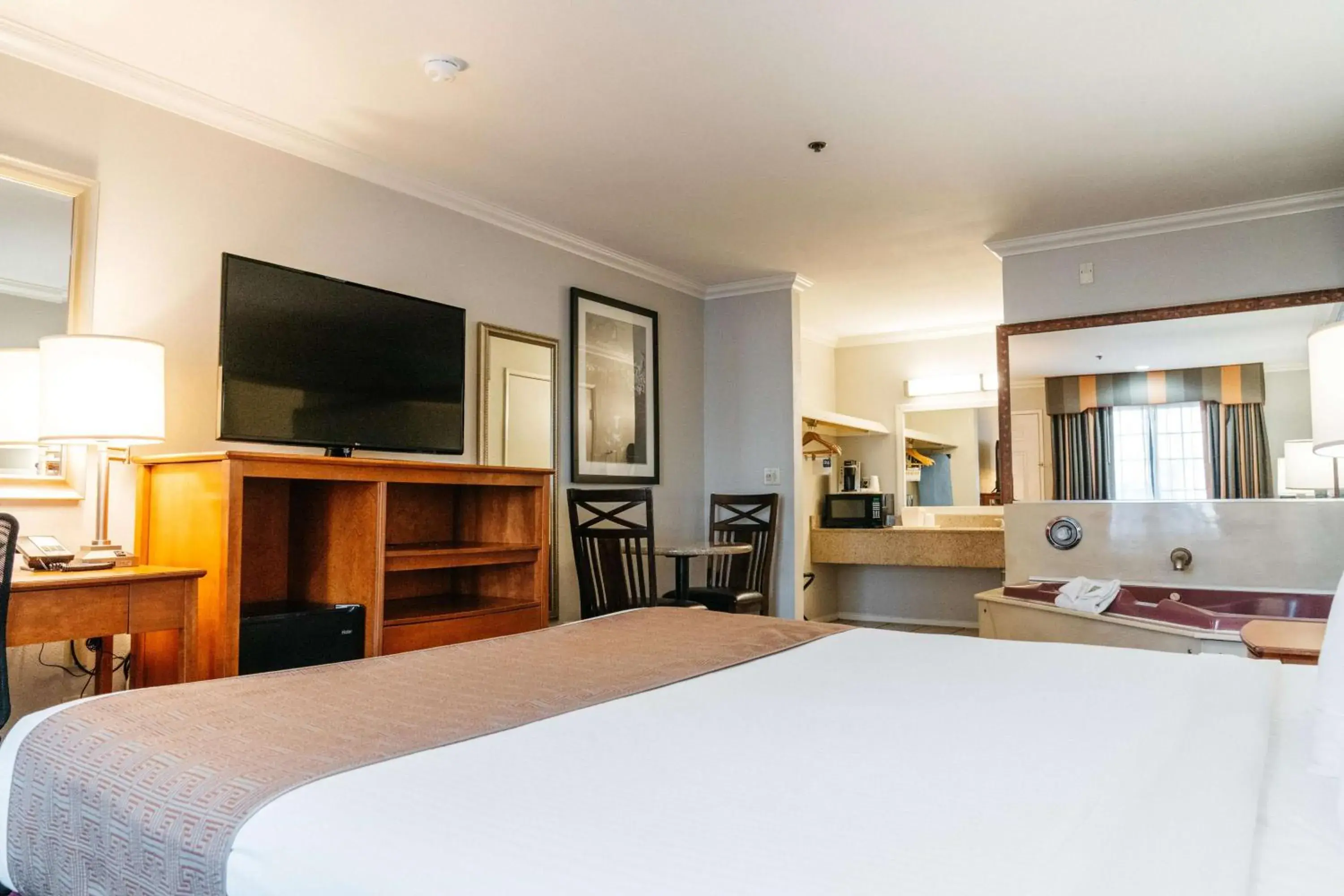 Photo of the whole room, Bed in Best Western Palm Garden Inn Photo of the whole room, Bed in Best Western Palm Garden Inn