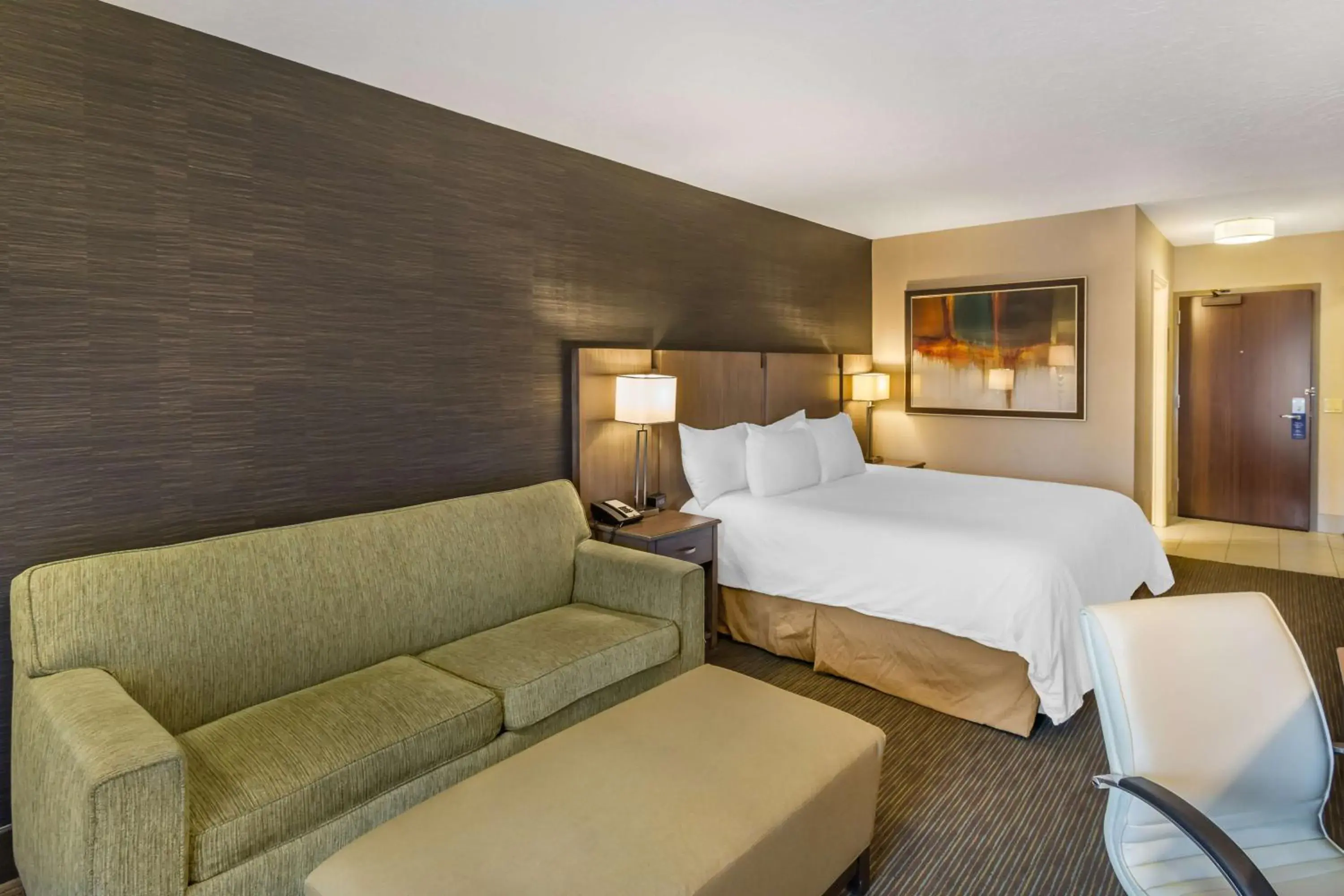 King Room with Roll-in Shower - Disability Access/Non-Smoking in Best Western Plus Cotton Tree Inn King Room with Roll-in Shower - Disability Access/Non-Smoking in Best Western Plus Cotton Tree Inn