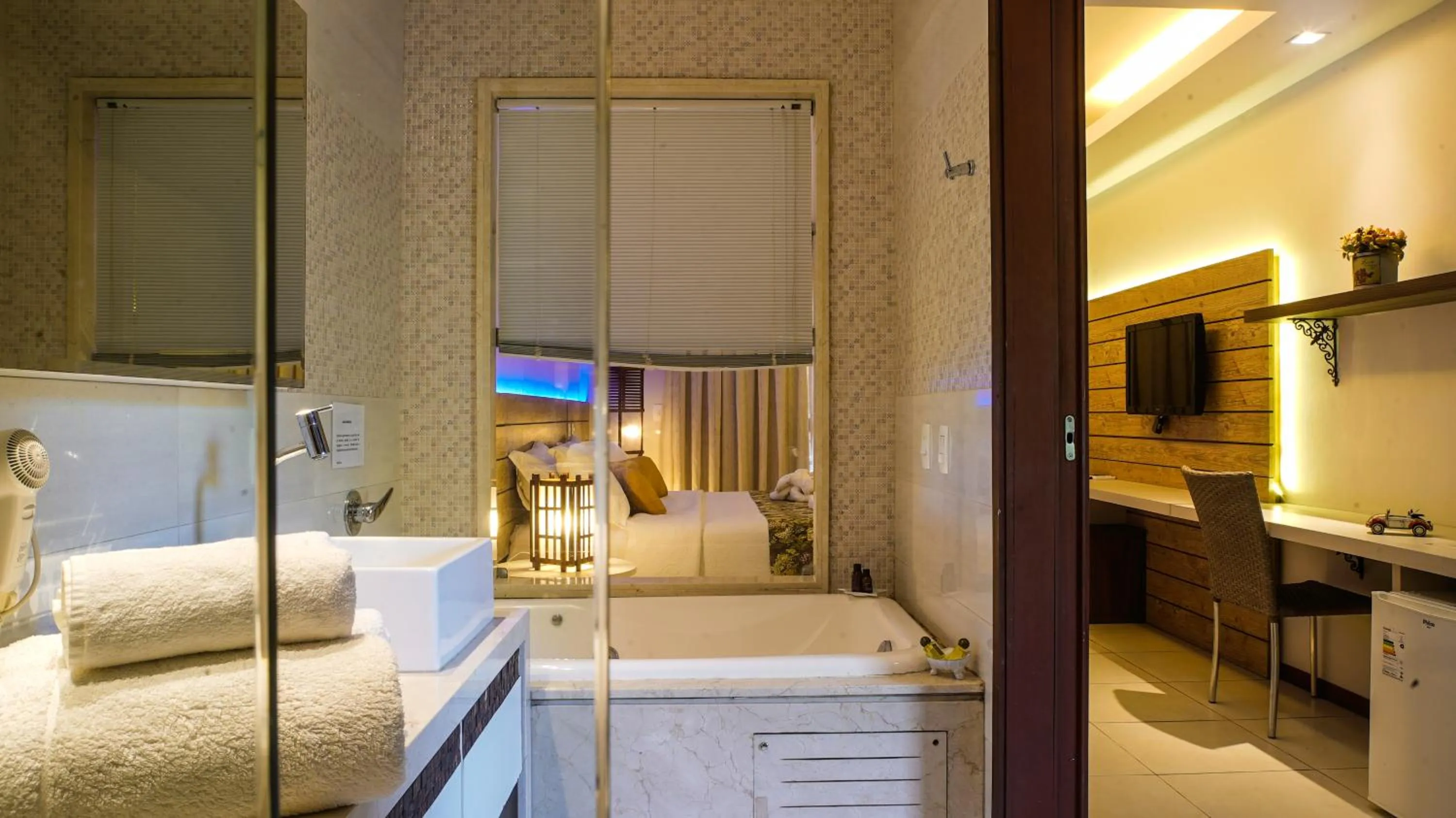 Bed in Kanaloa Pousada