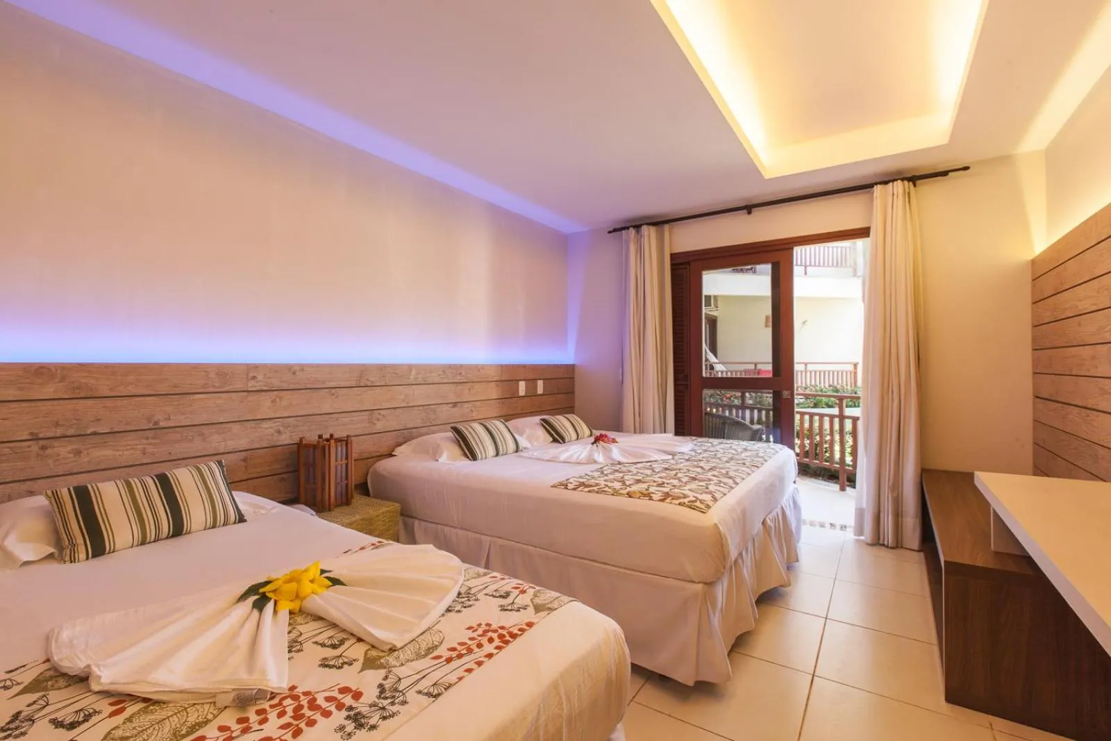 Bed in Kanaloa Pousada