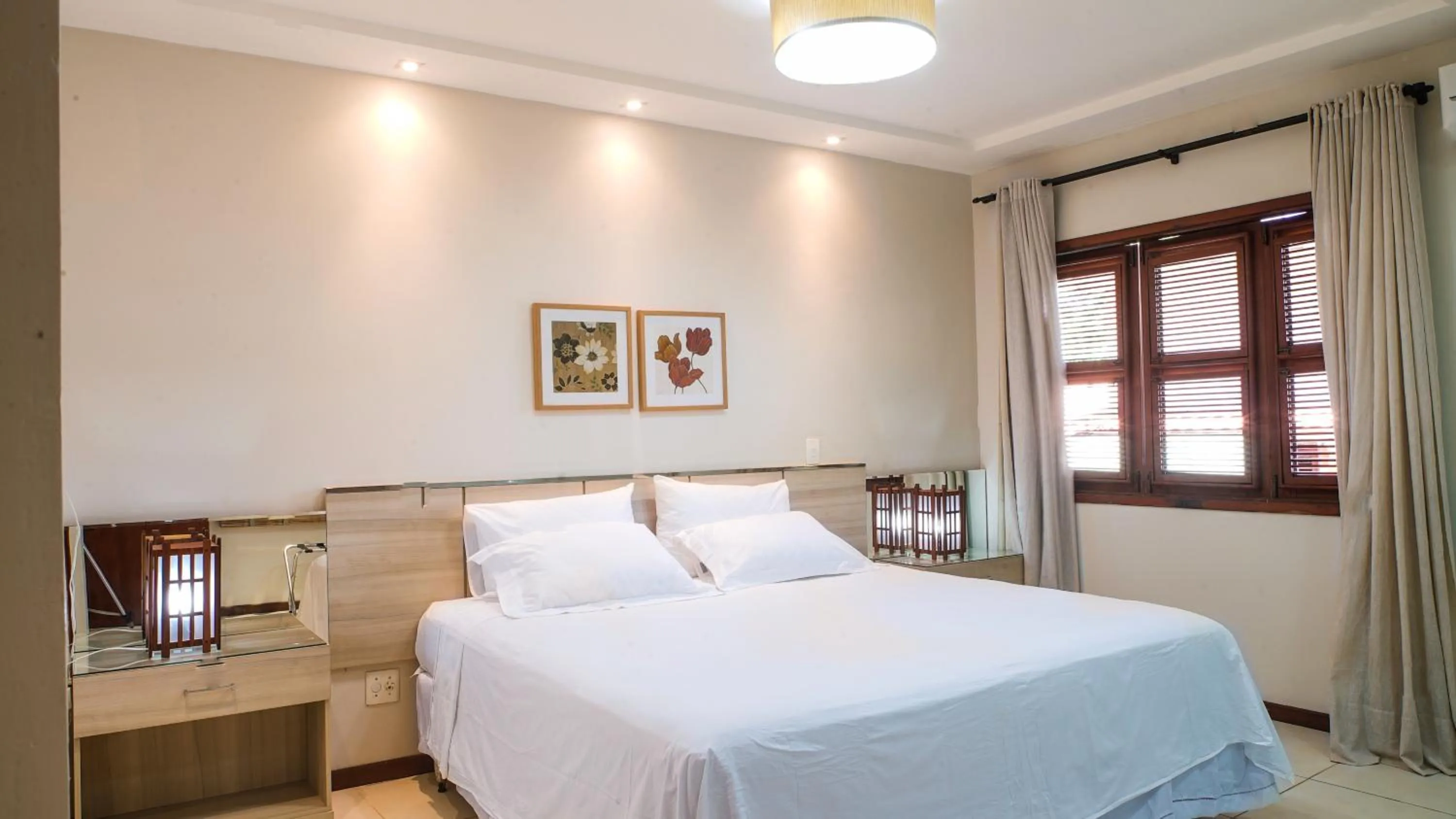 Bed in Kanaloa Pousada