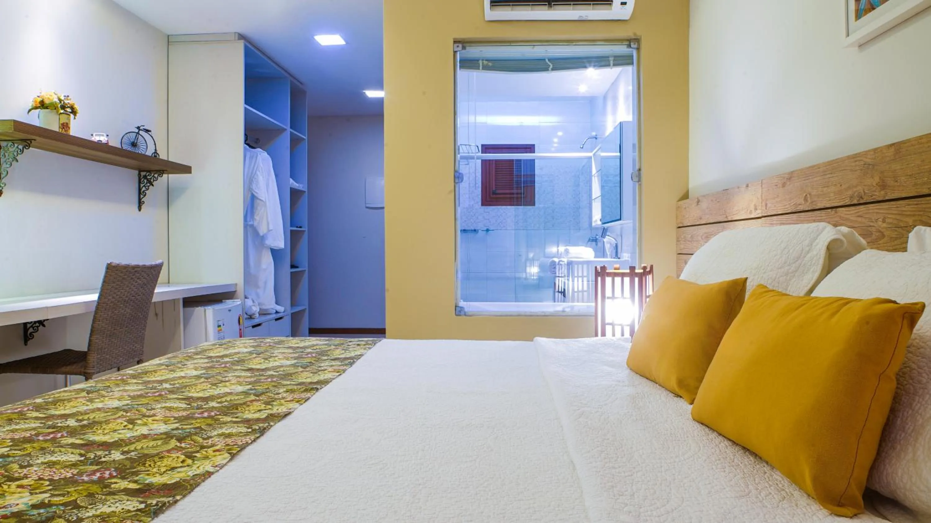 Bed in Kanaloa Pousada