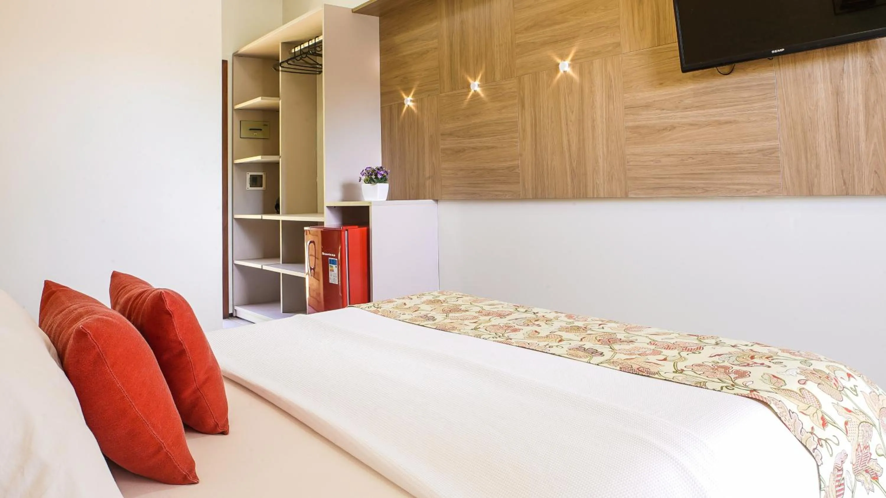 Bed in Kanaloa Pousada