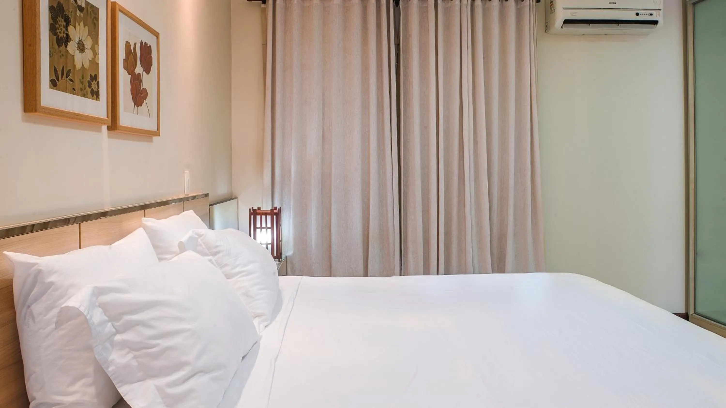 Bed in Kanaloa Pousada