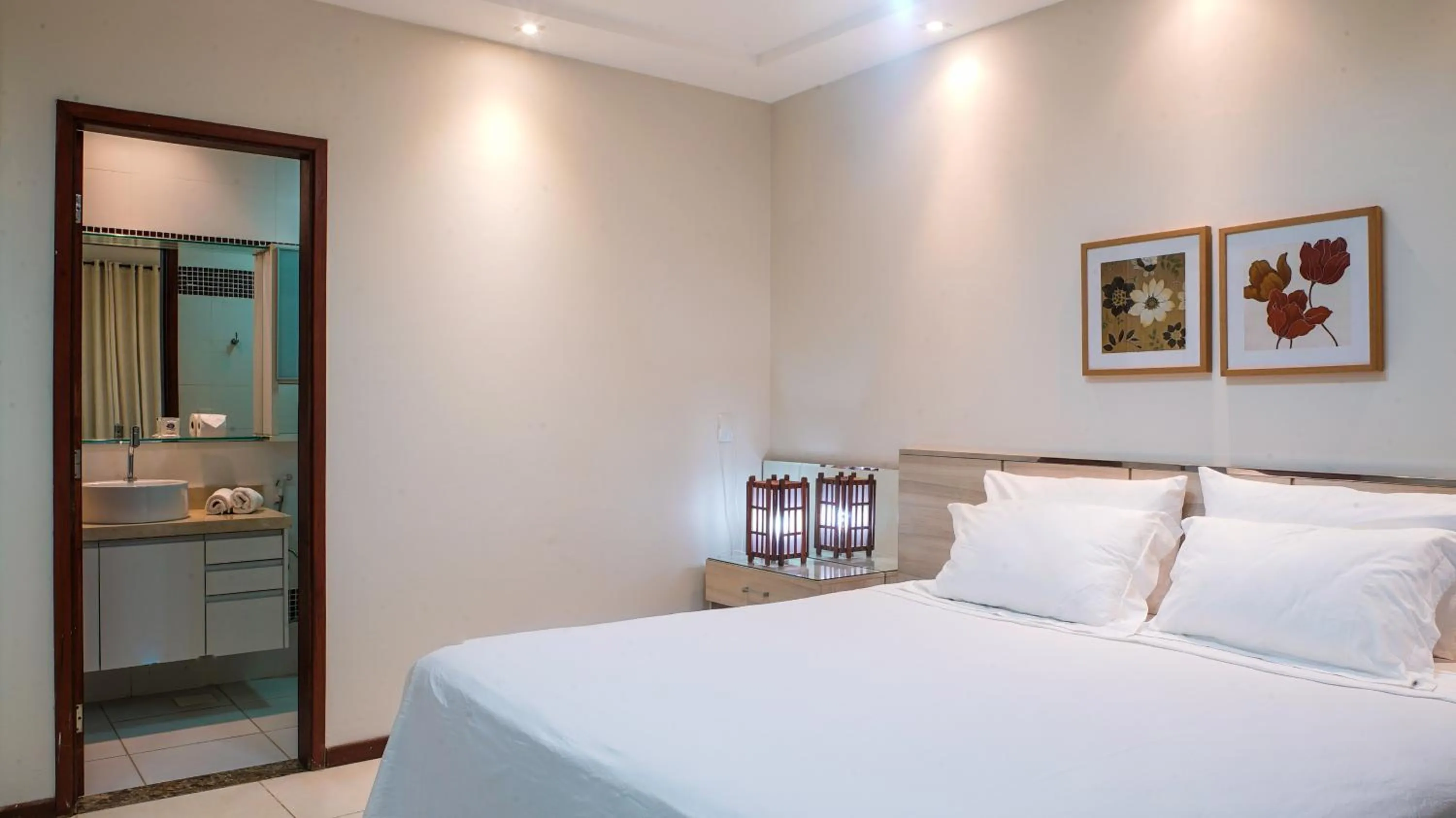 Bed in Kanaloa Pousada