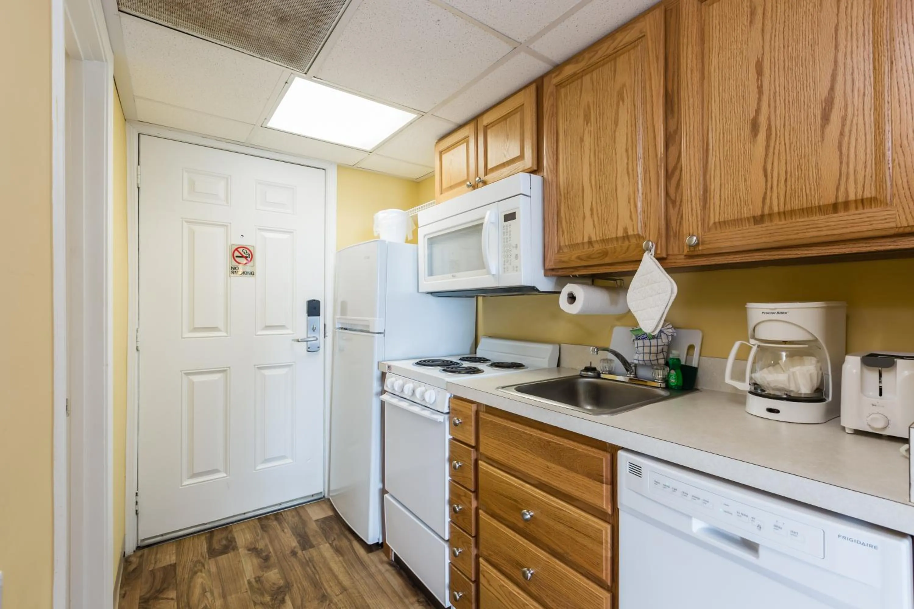 Kitchen or kitchenette in Jade Tree Cove