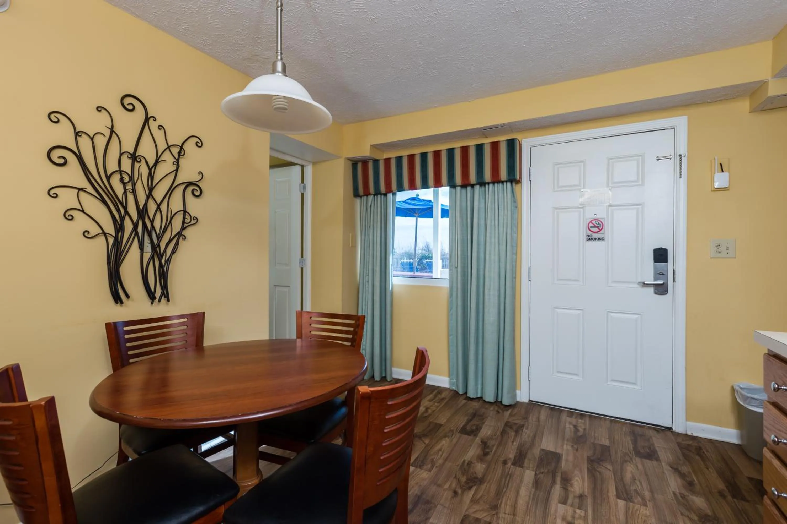 Dining area in Jade Tree Cove