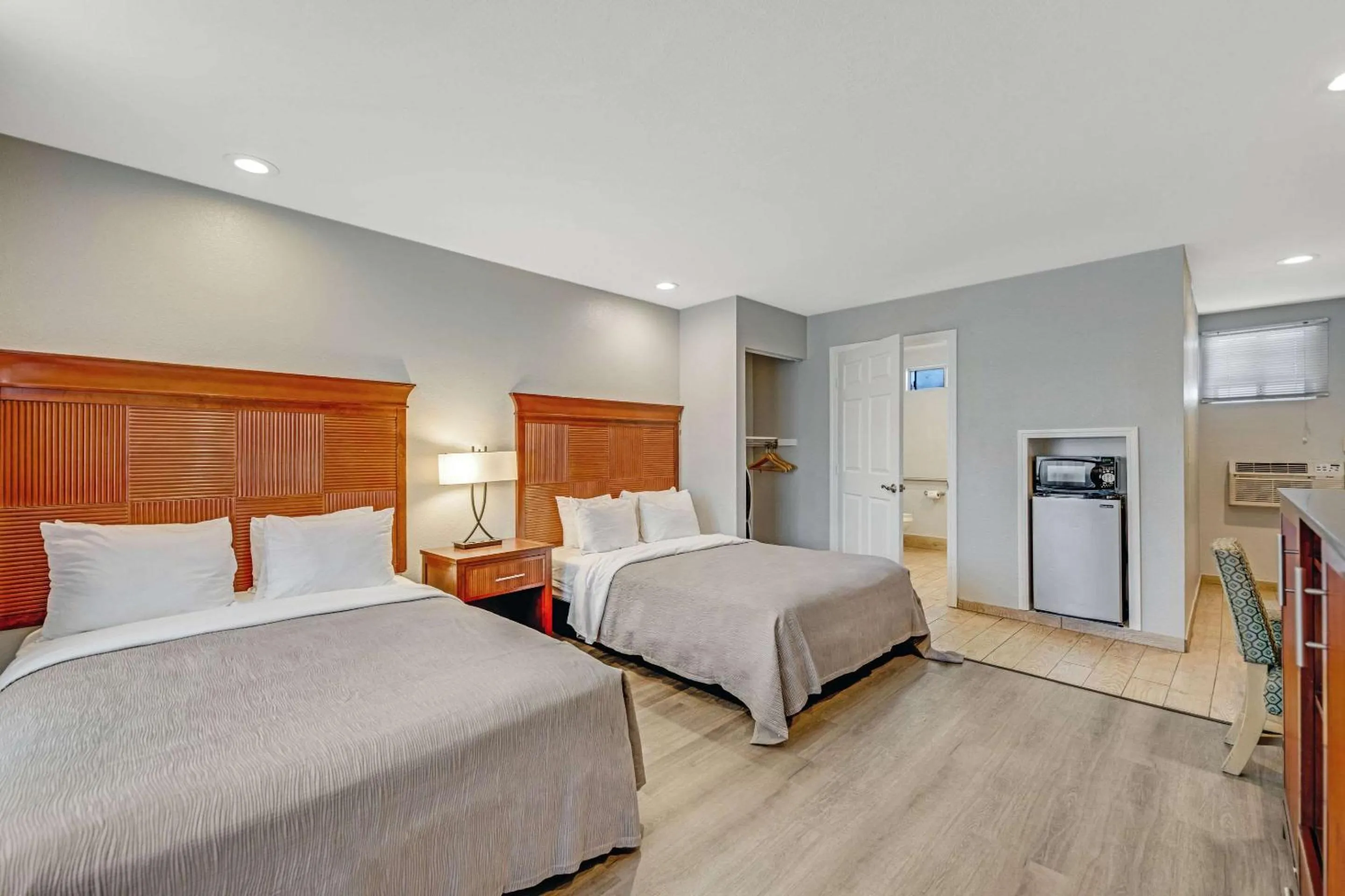 Bedroom, Bed in Quality Inn Santa Cruz Downtown Area