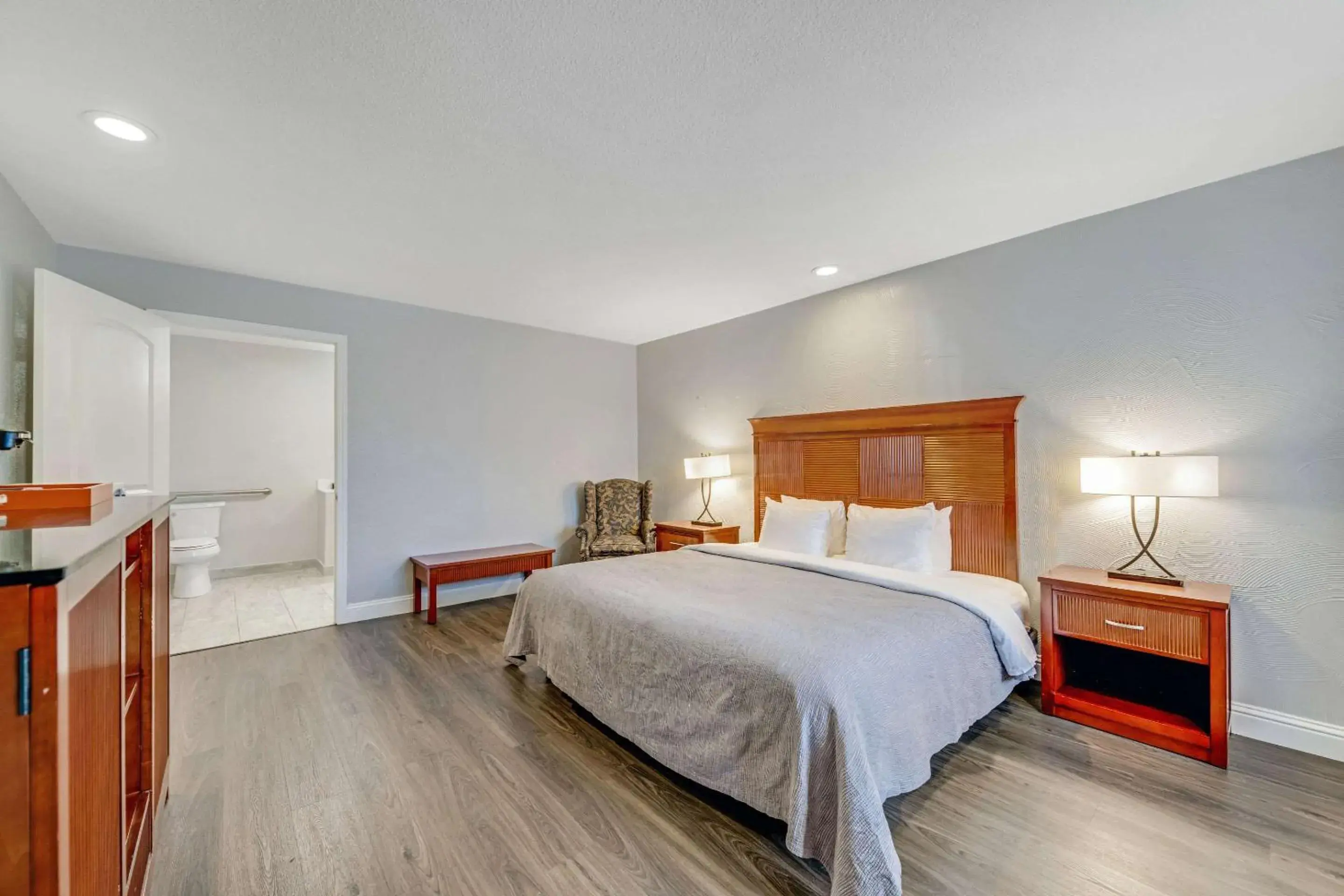 Bedroom, Bed in Quality Inn Santa Cruz Downtown Area Bedroom, Bed in Quality Inn Santa Cruz Downtown Area