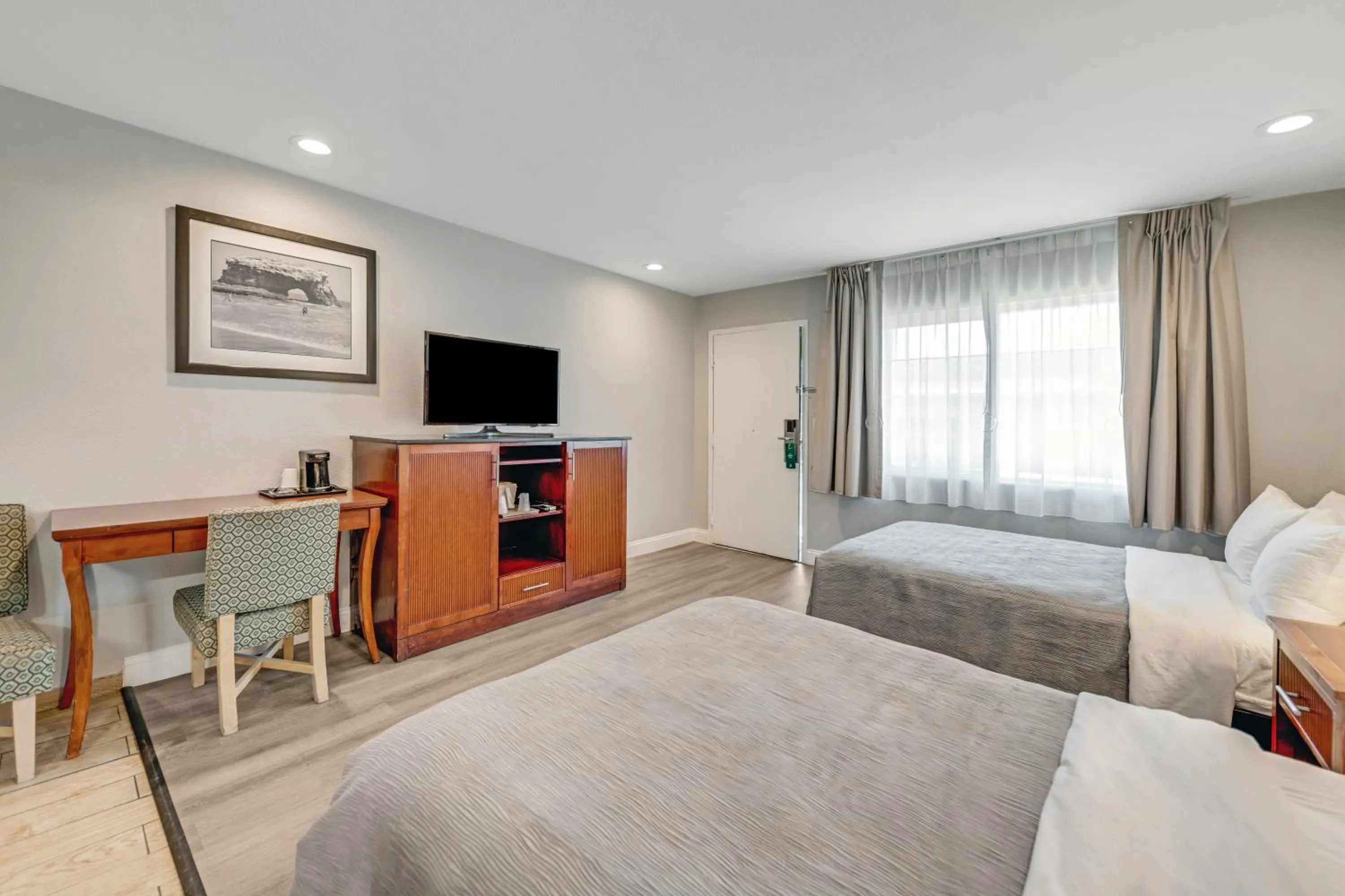 TV and multimedia, Bed in Quality Inn Santa Cruz Downtown Area