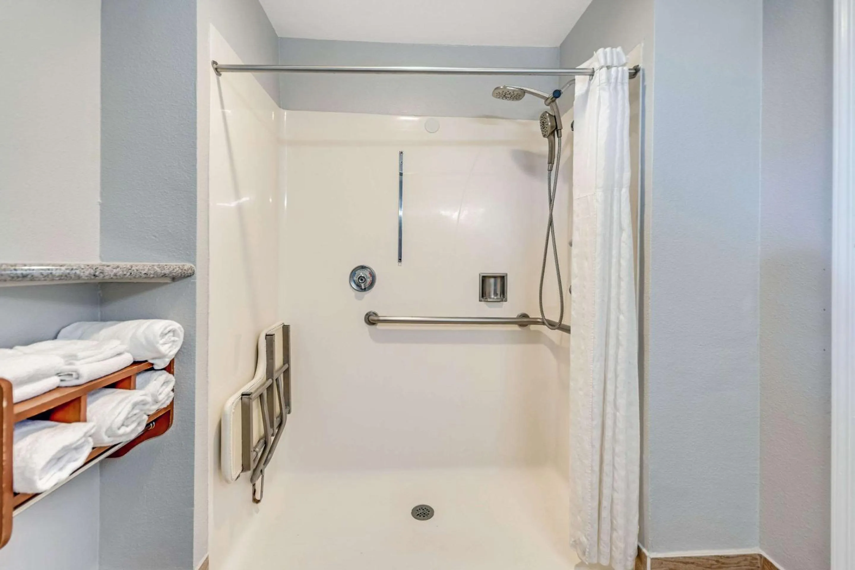 Bedroom in Quality Inn Santa Cruz Downtown Area