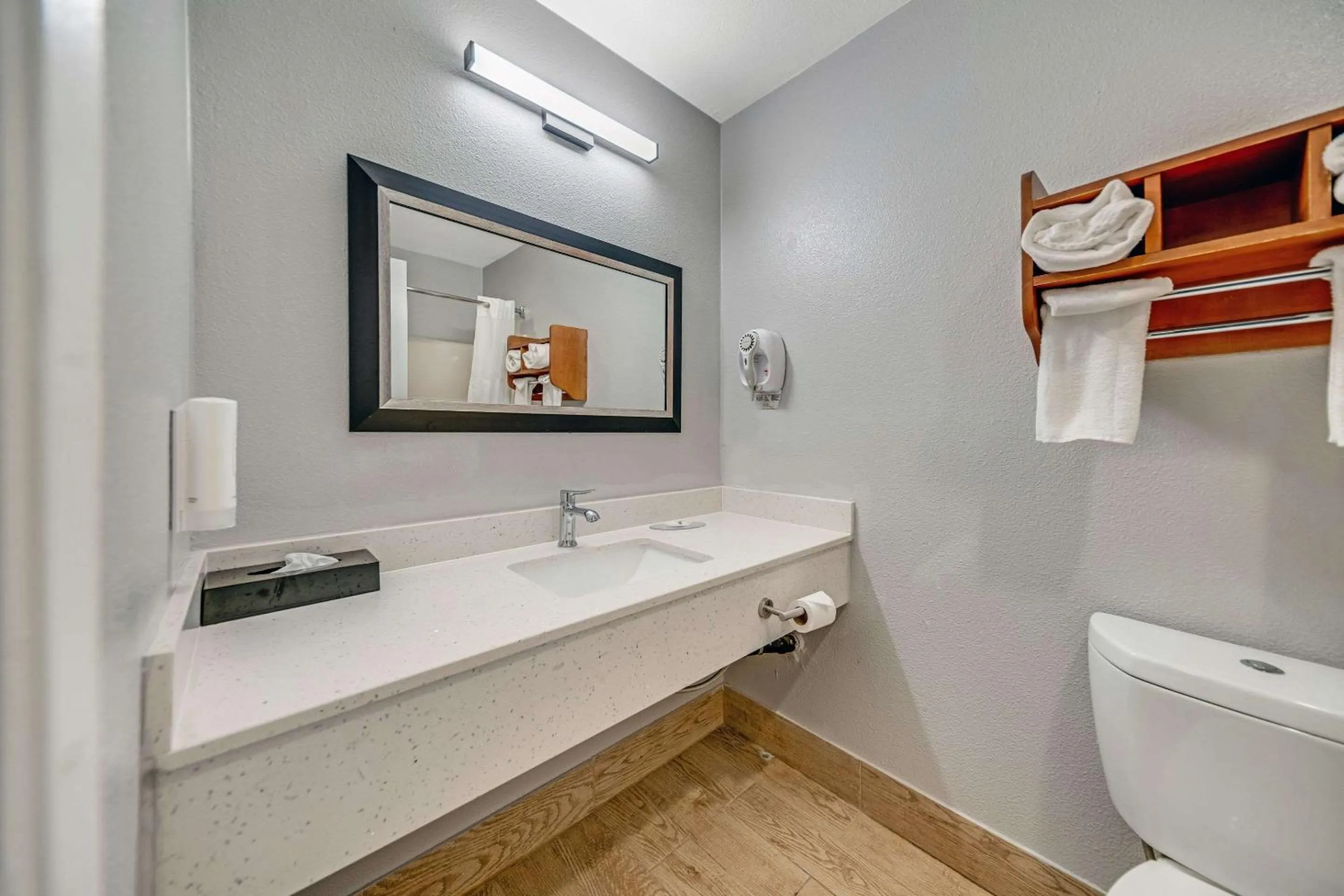 Bedroom in Quality Inn Santa Cruz Downtown Area